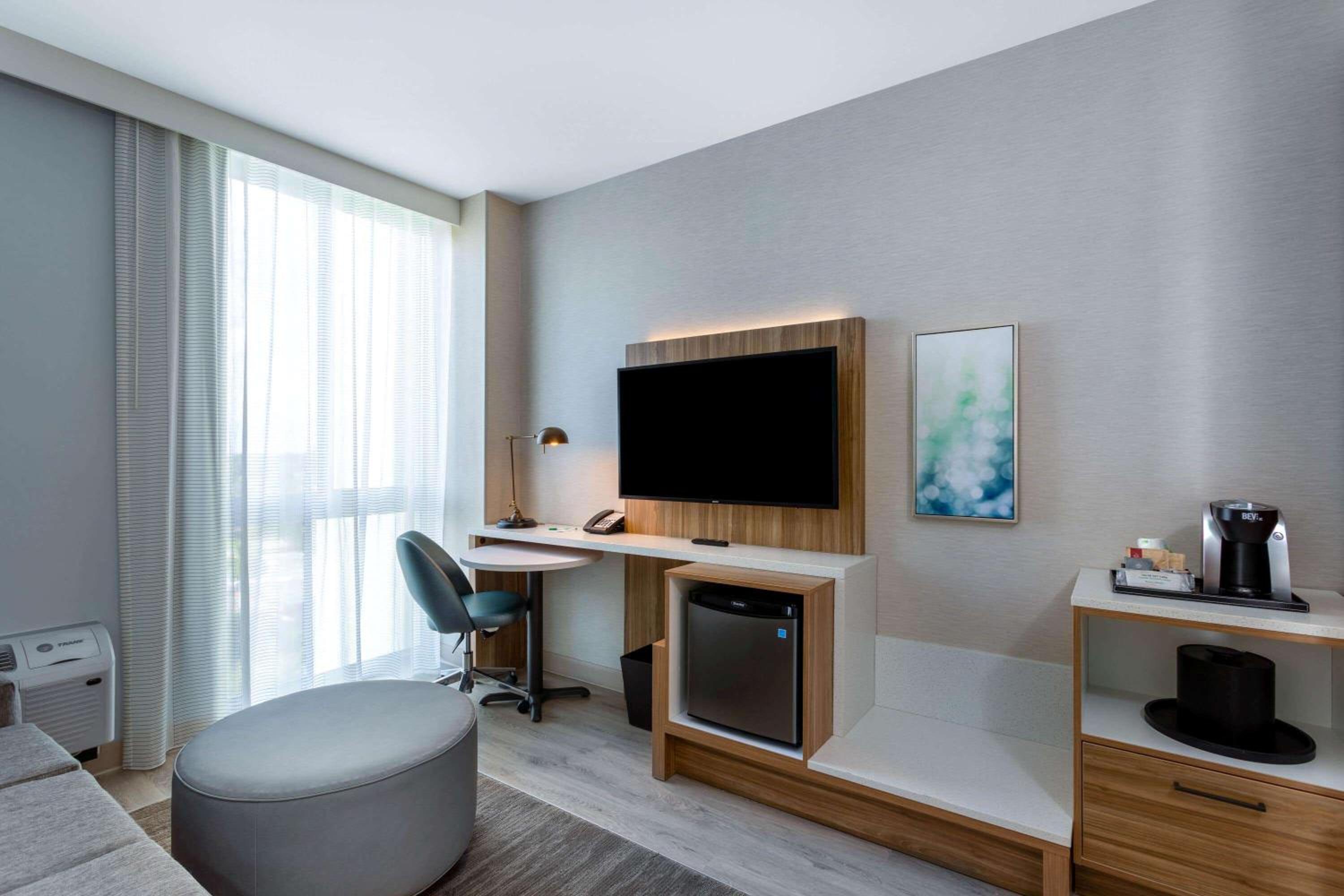 One-Bedroom King Suite - Mobility/Hearing Accessible - Non-Smoking