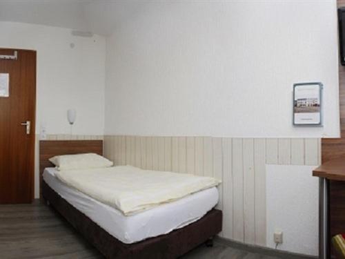 Standard Single Room with Shower photo 1