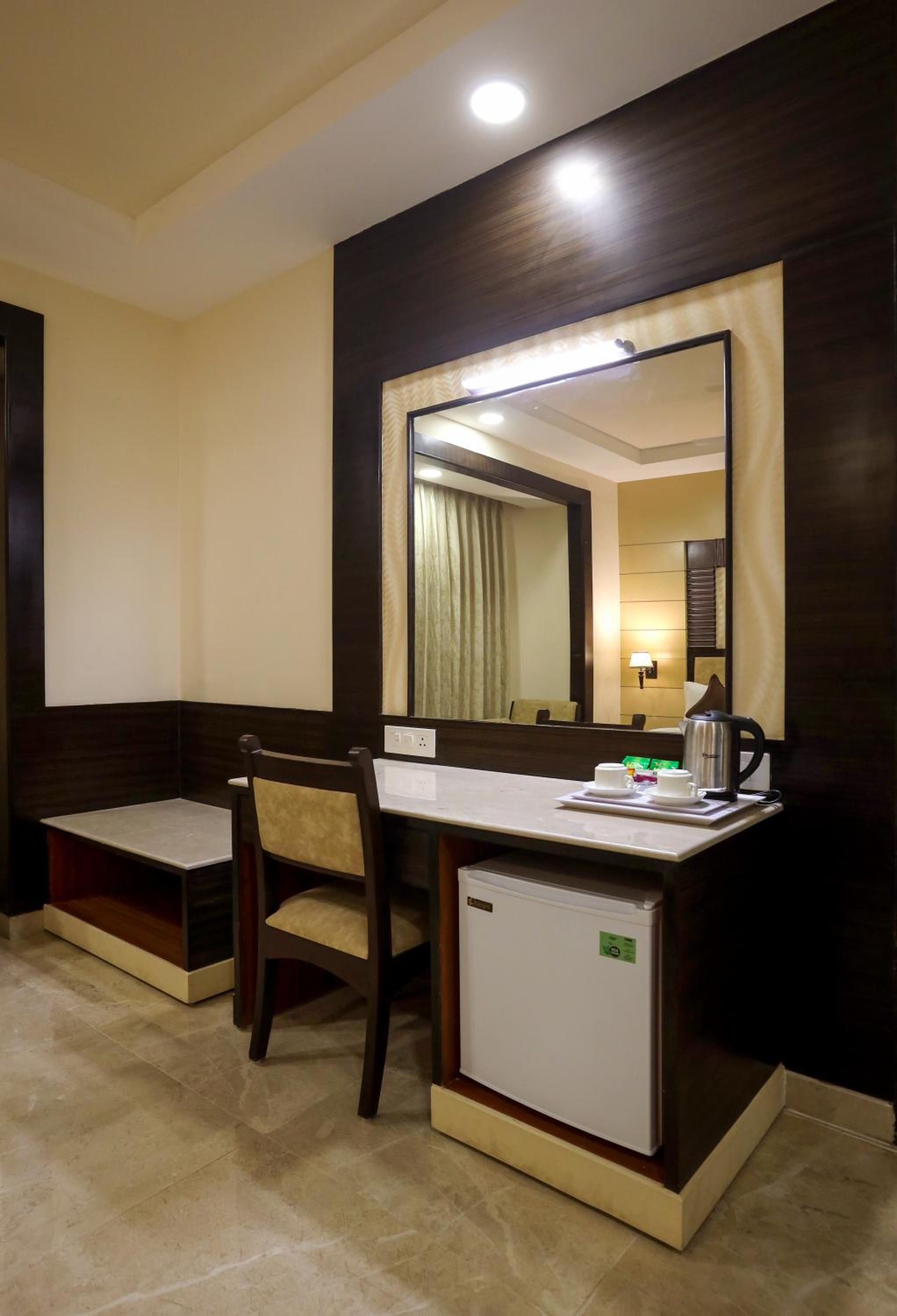 Deluxe King Room - Photo 4