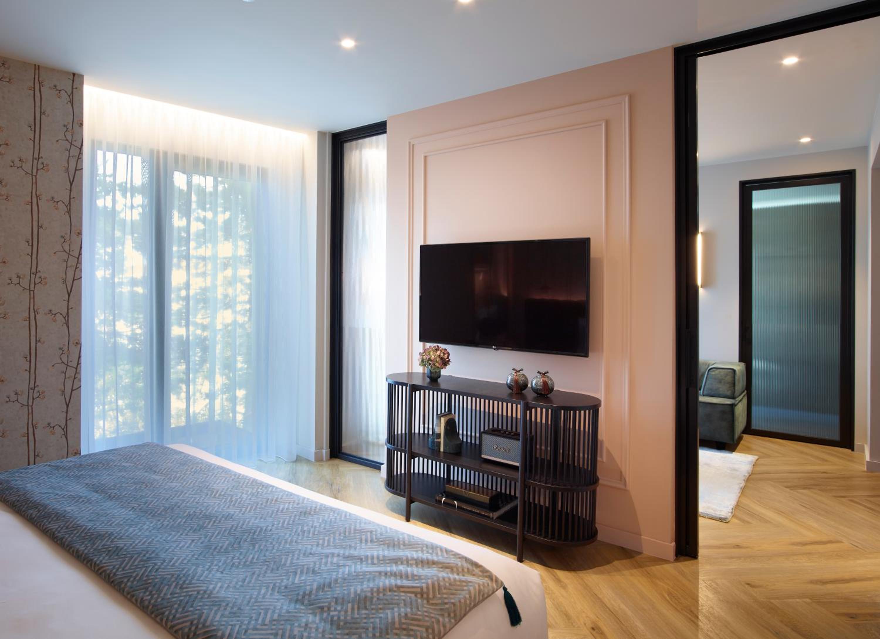 Superior King Suite photo 3