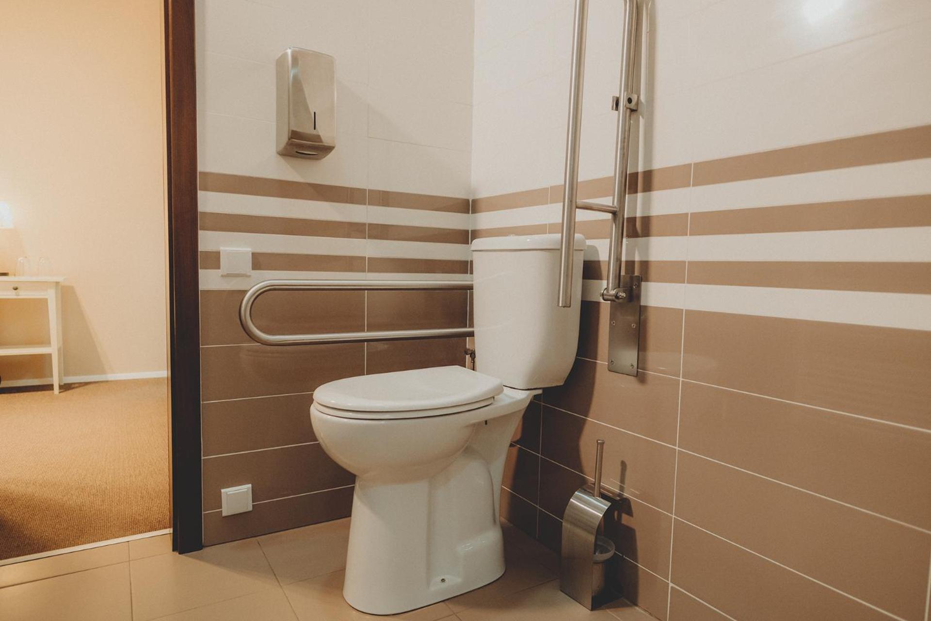 Double Room - Disability Access photo 3