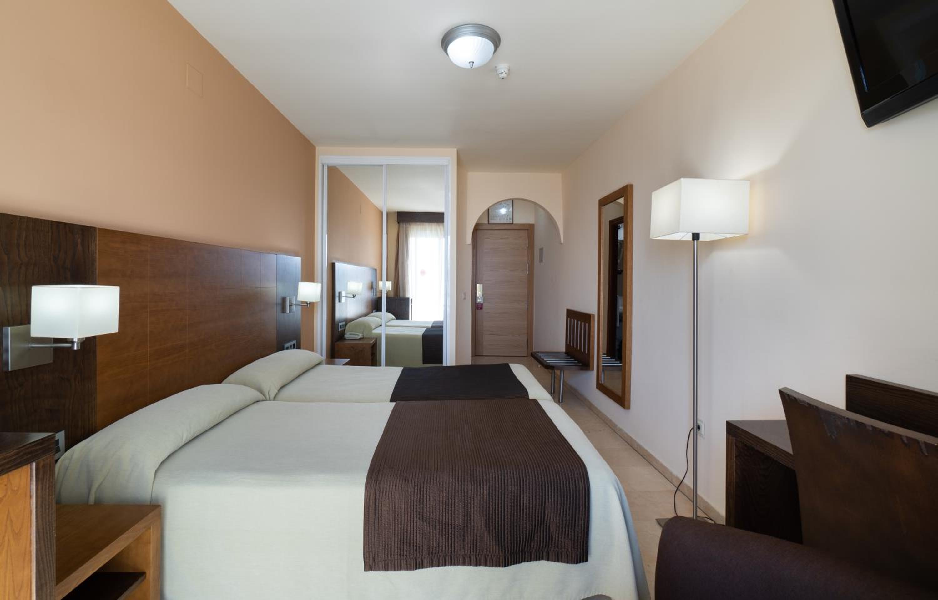 Double or Twin Room with City View - Photo 1