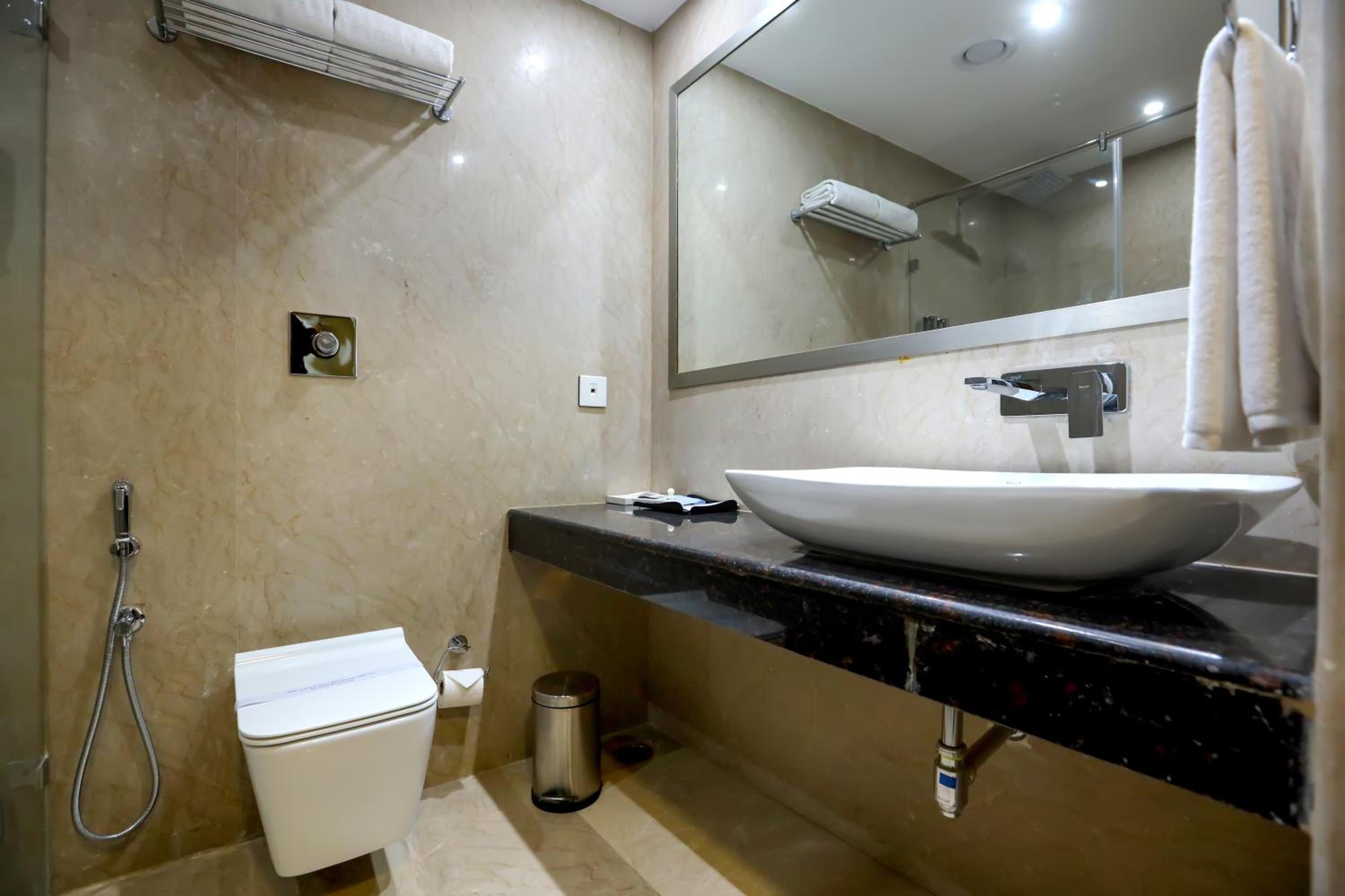 Deluxe King Room - Photo 2