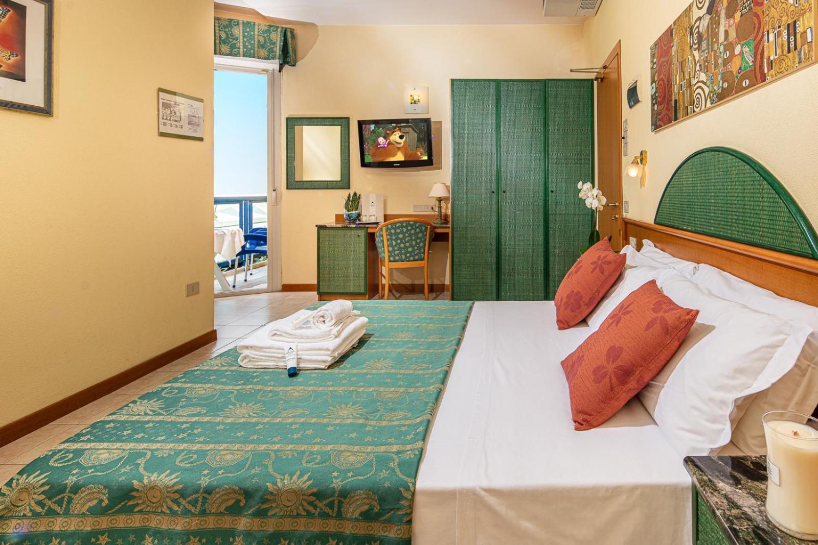 Standard Double Room with Sea View - Photo 2