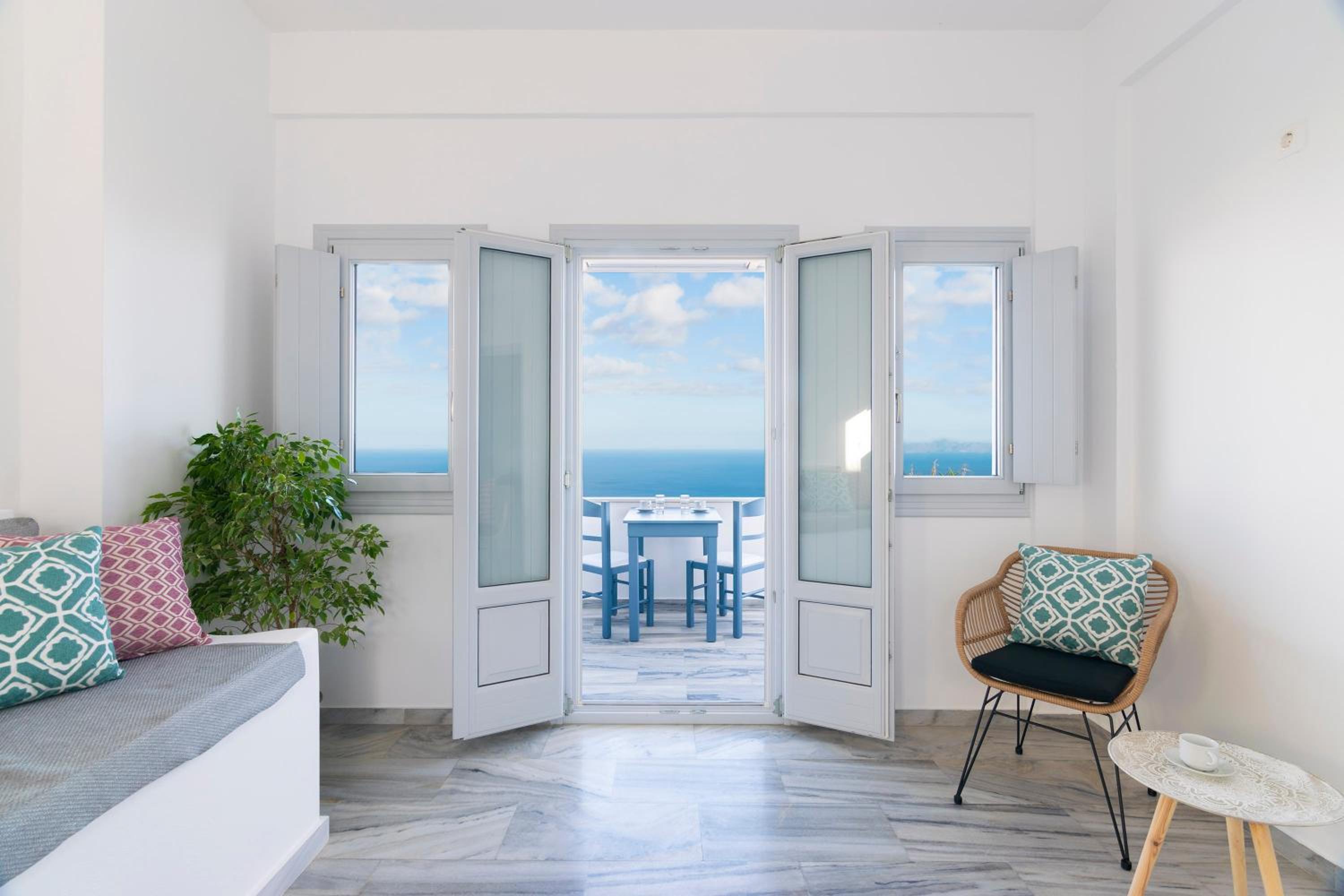 Premium Suite with Sea View - Photo 27
