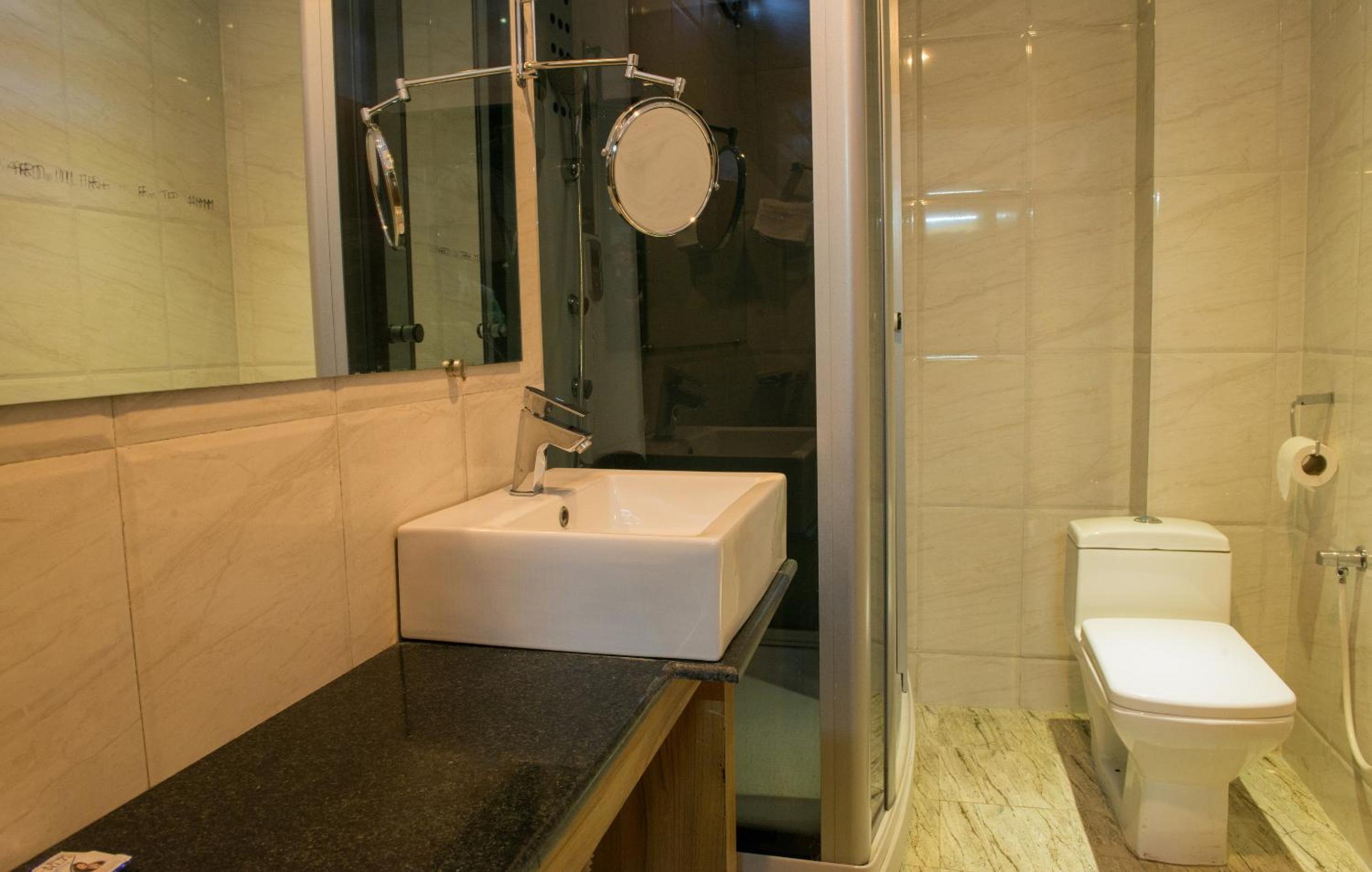 Honeymoon Suite - Photo 3