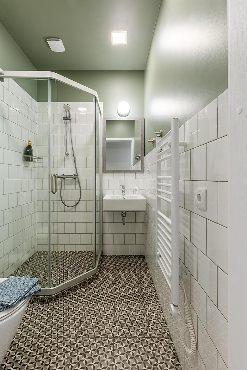 Double Room with Private Bathroom - Photo 25
