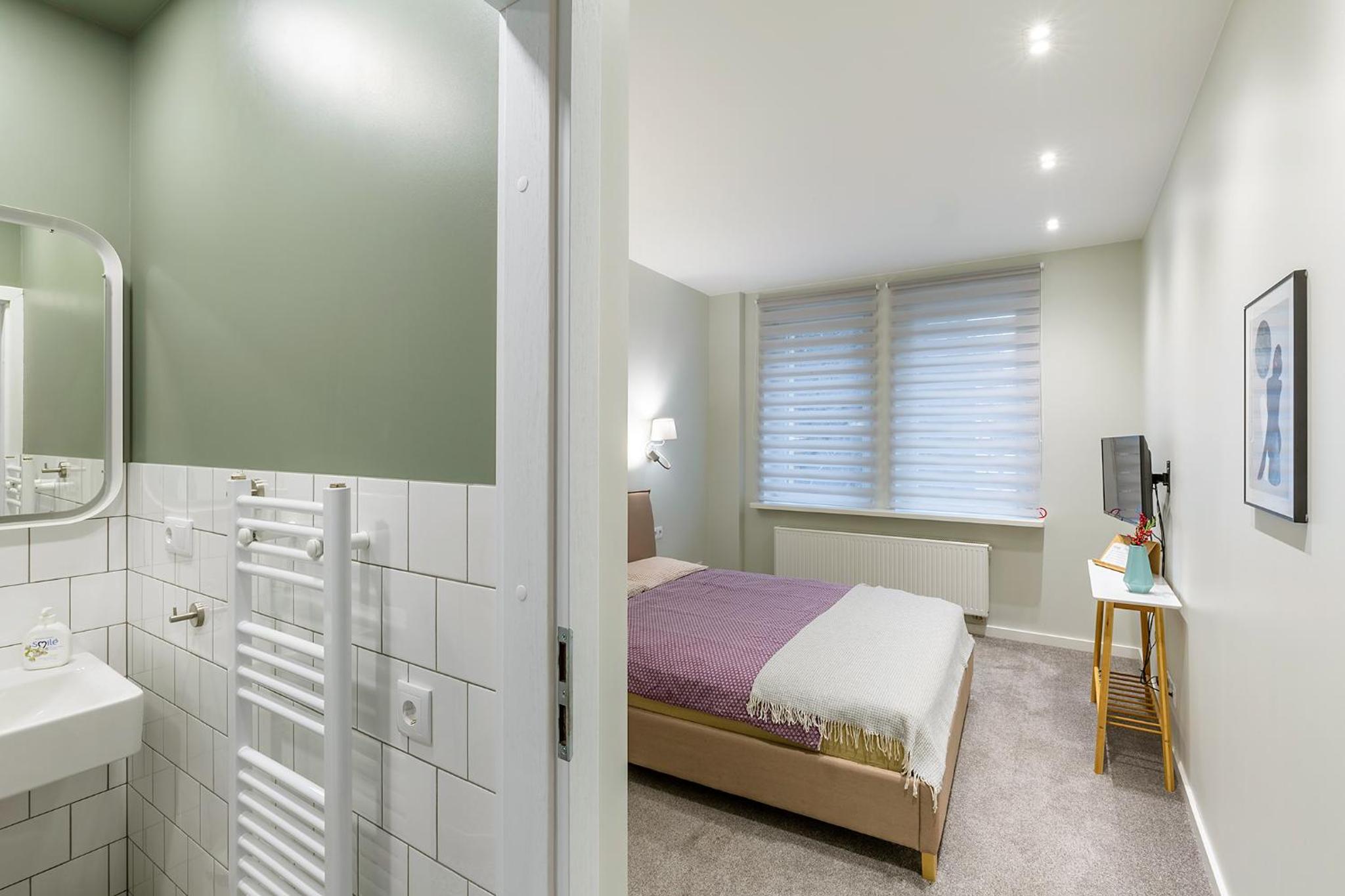 Double Room with Private Bathroom - Photo 13