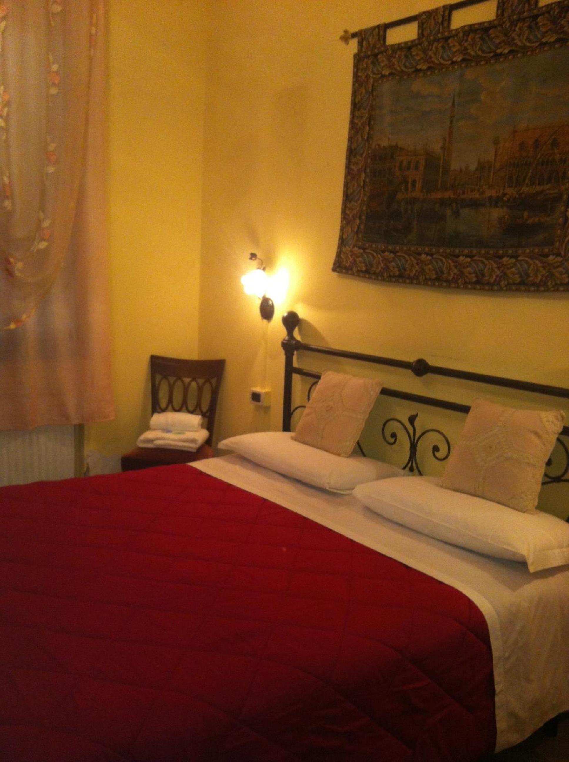 Double Room with Private Bathroom photo 1