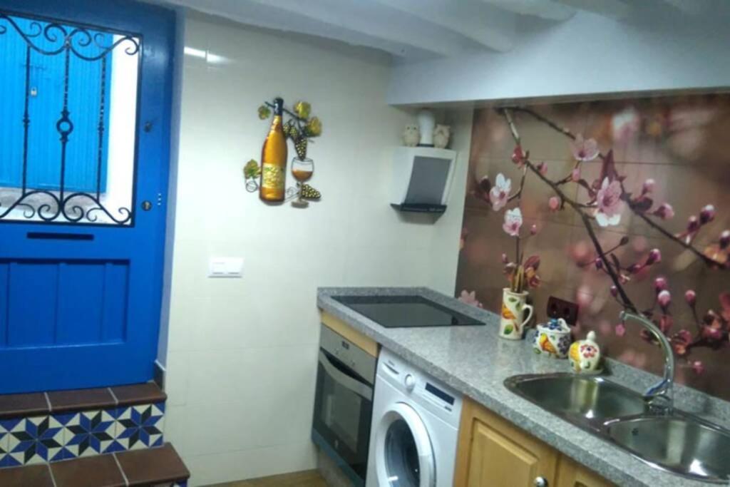 One-Bedroom Apartment - Photo 2