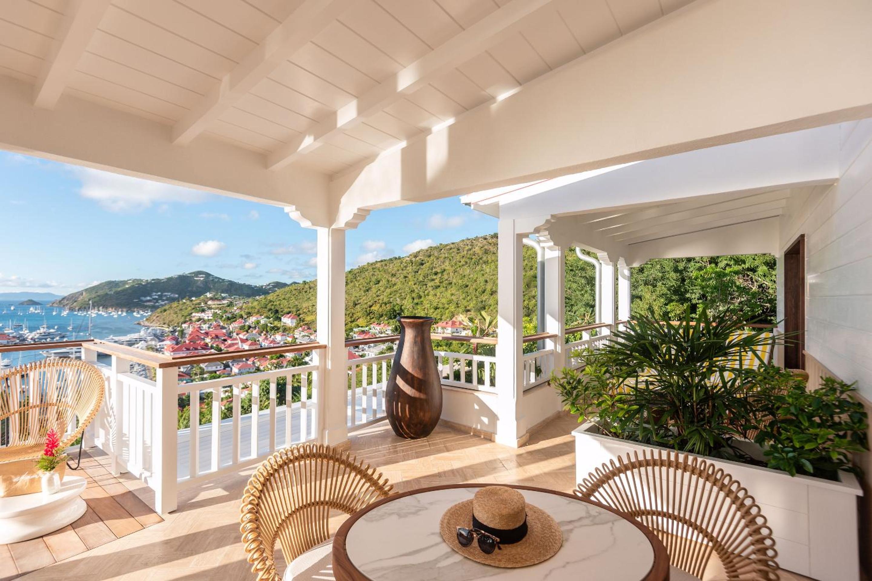 Deluxe Room with Terrace and Sea View