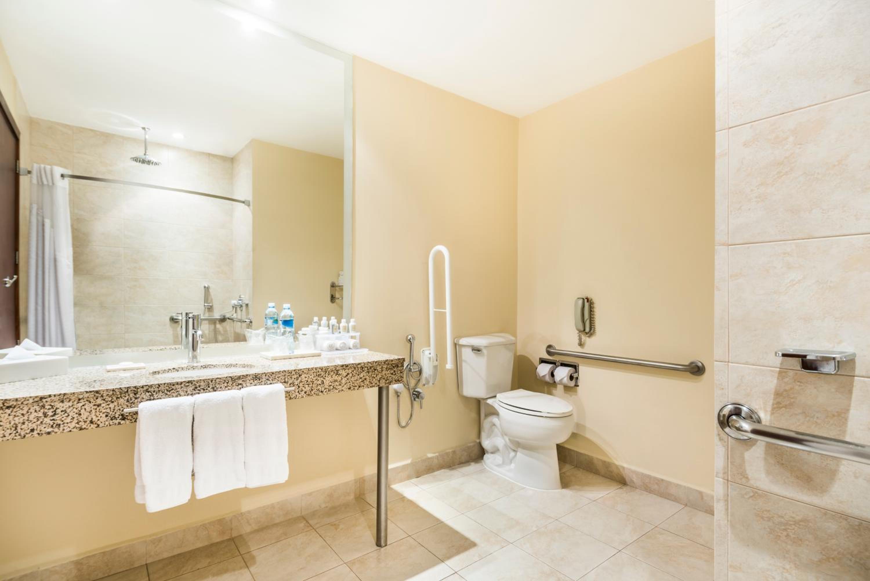 Standard King Room - Accessible photo 1