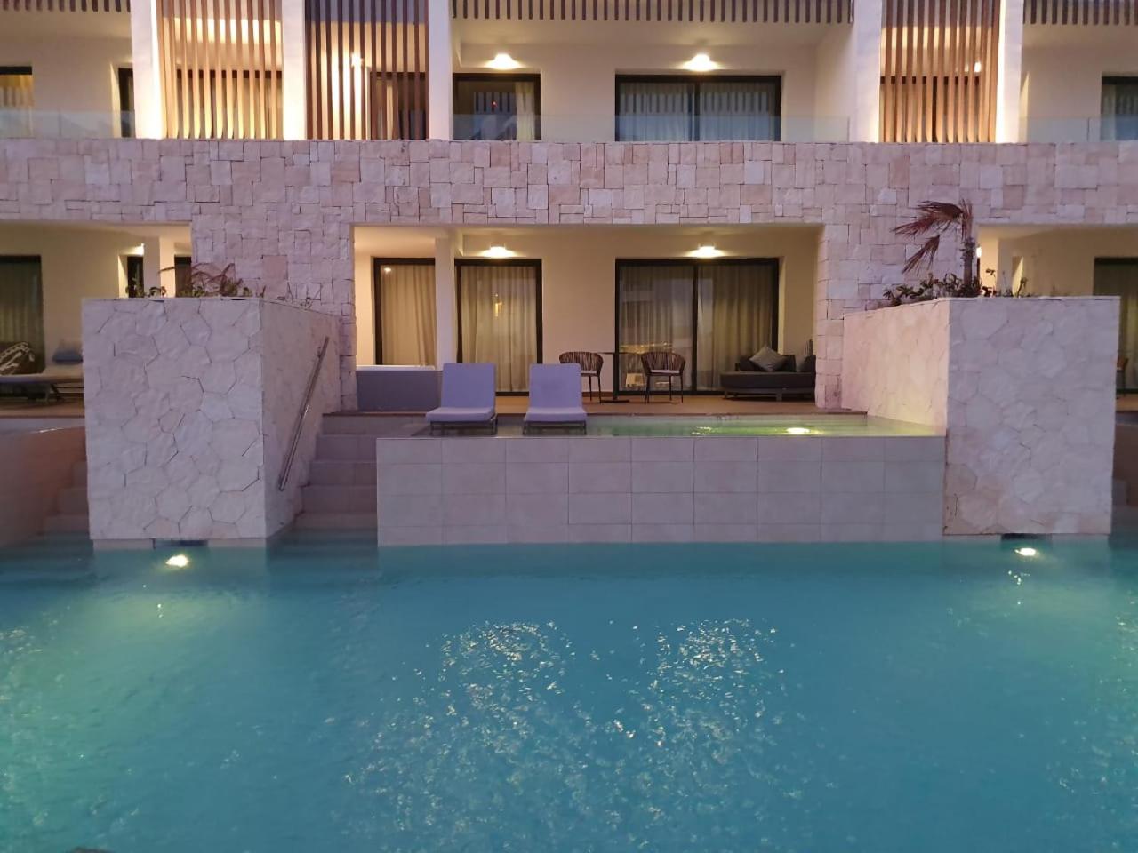 Swim Up suite with Outdoor Jacuzzi - Free Wifi