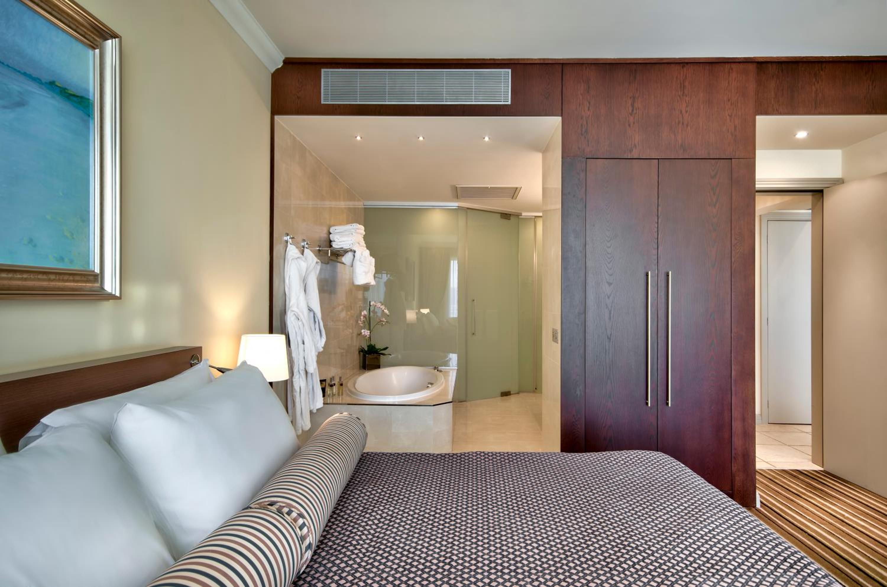 Penthouse Suite with Country View - Photo 3