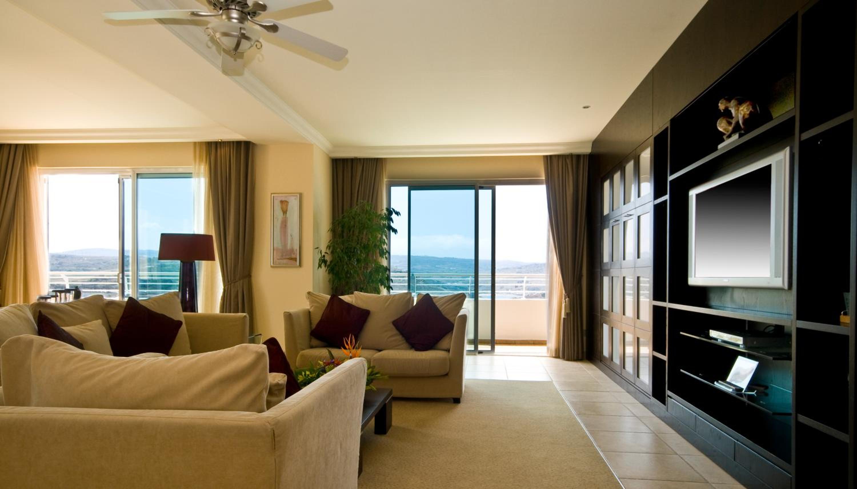 Penthouse Suite with Country View - Photo 9