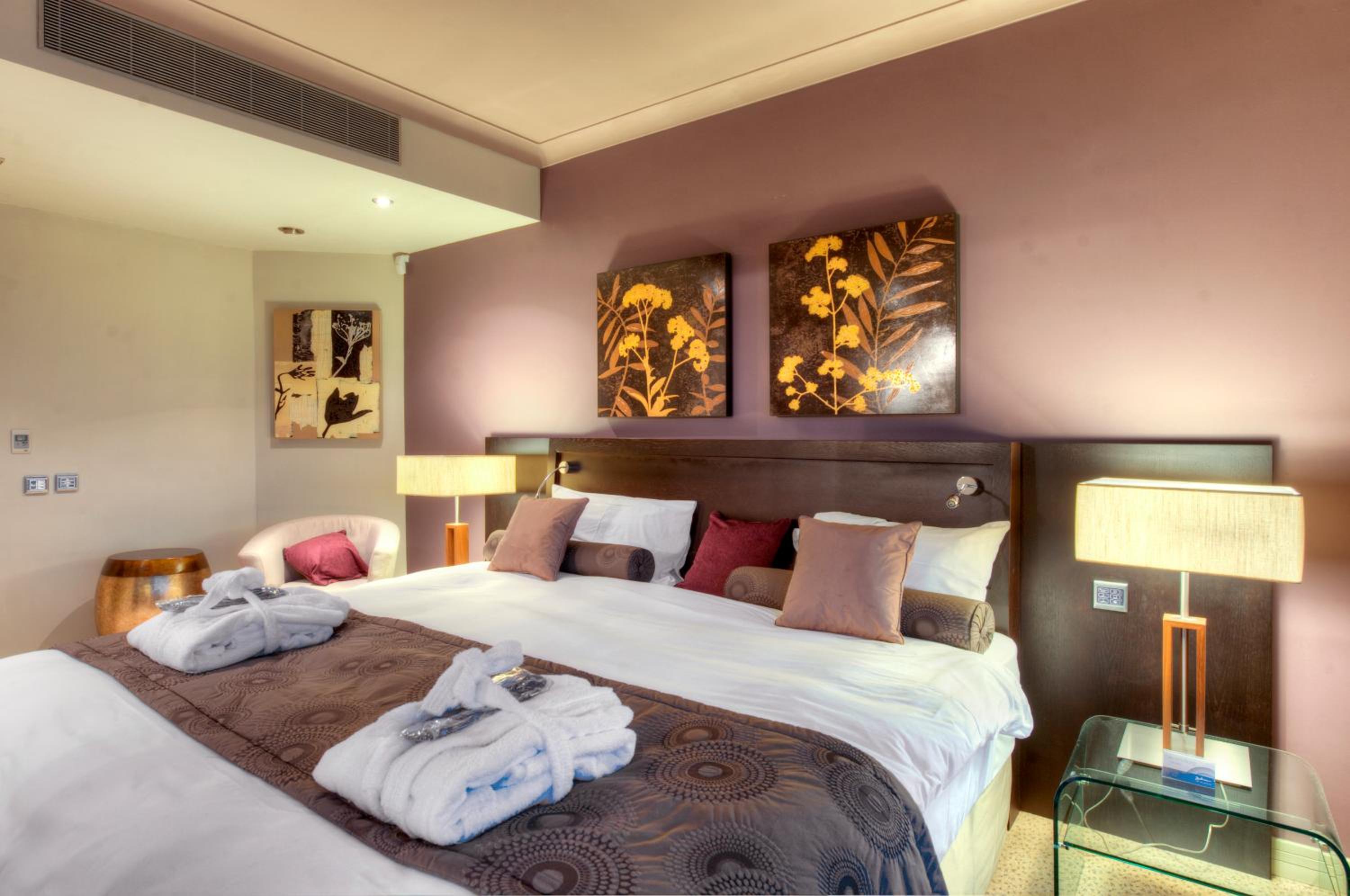 Four-Bedroom Penthouse Suite - Photo 3