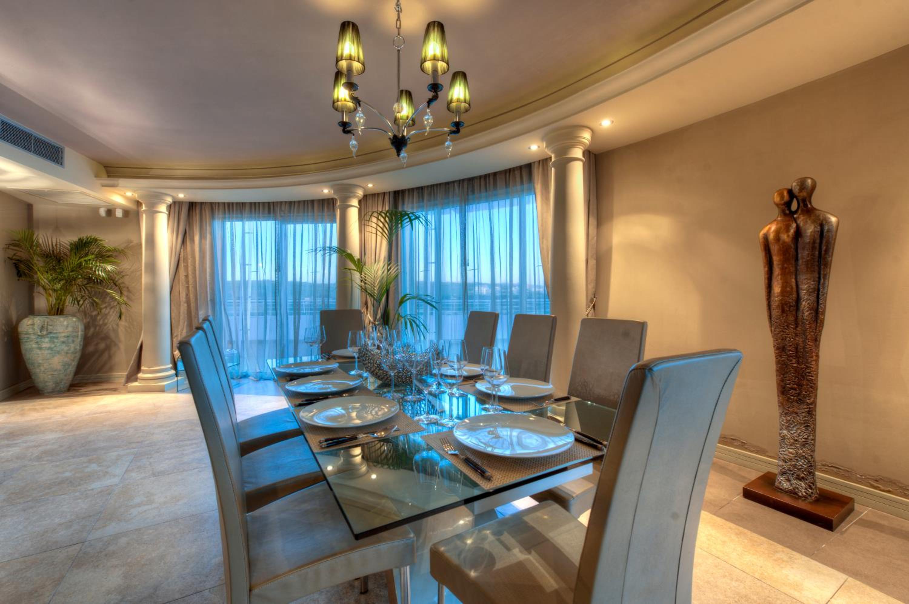 Four-Bedroom Penthouse Suite - Photo 10