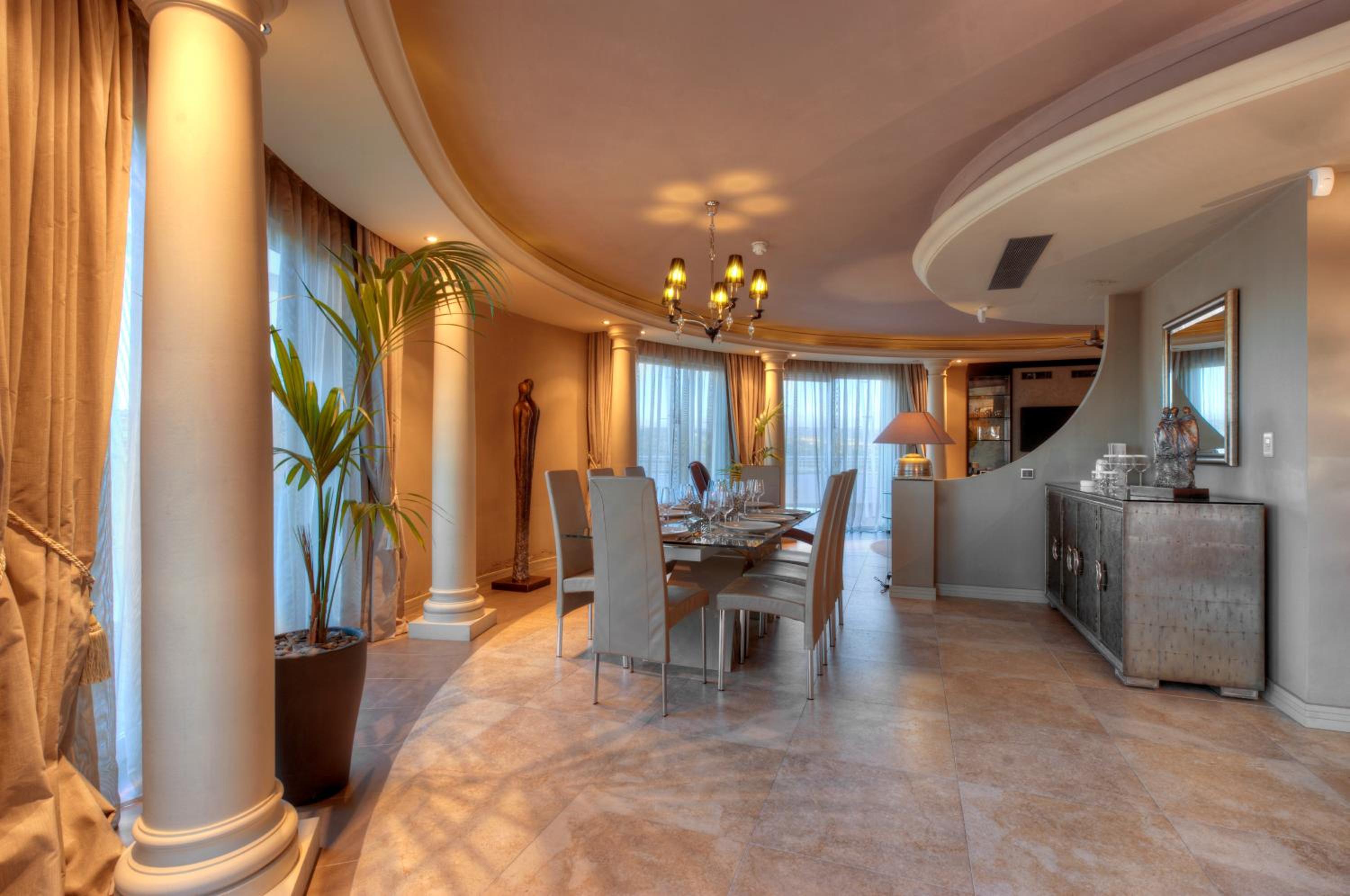 Four-Bedroom Penthouse Suite - Photo 6