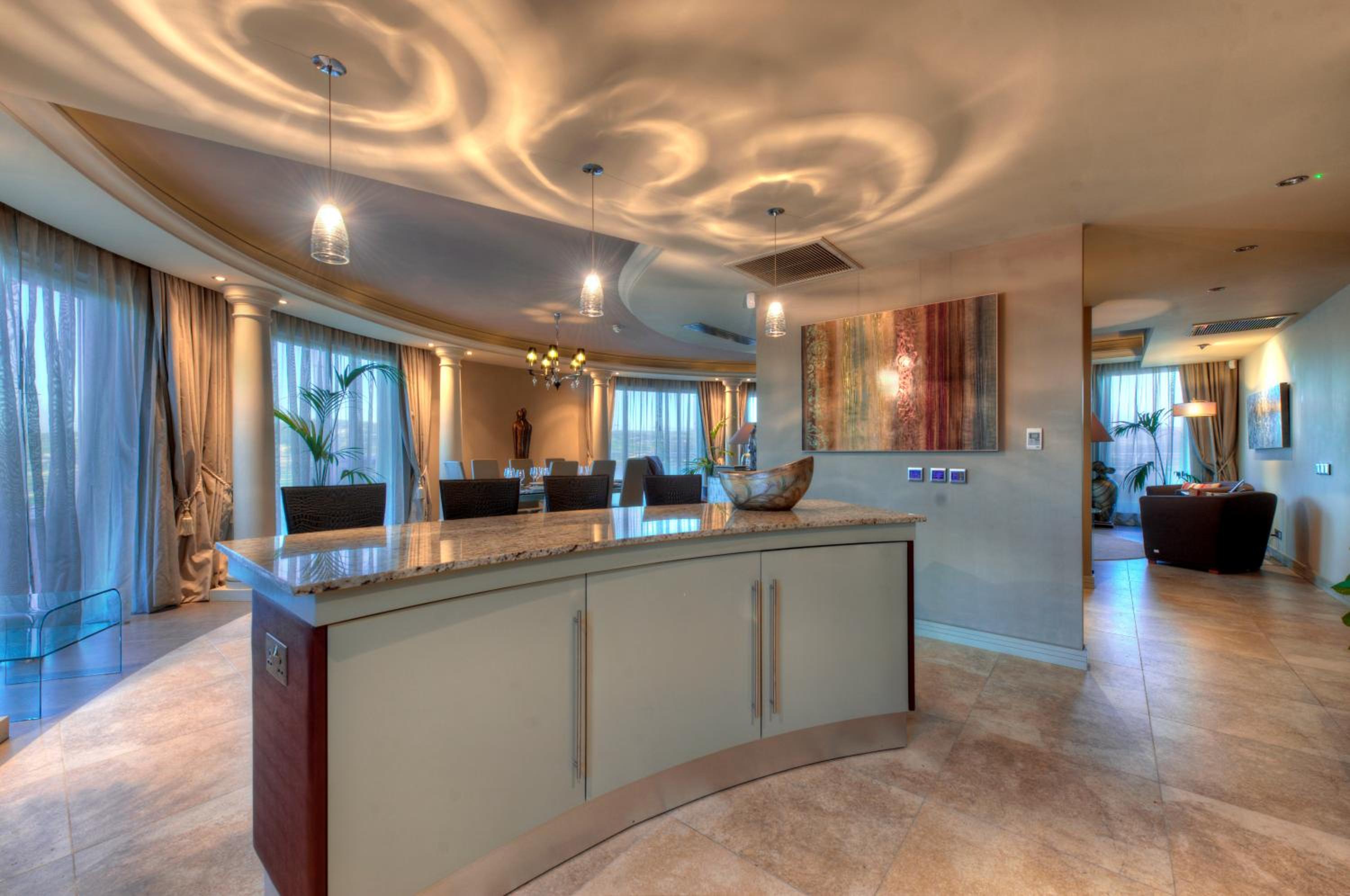 Four-Bedroom Penthouse Suite - Photo 8