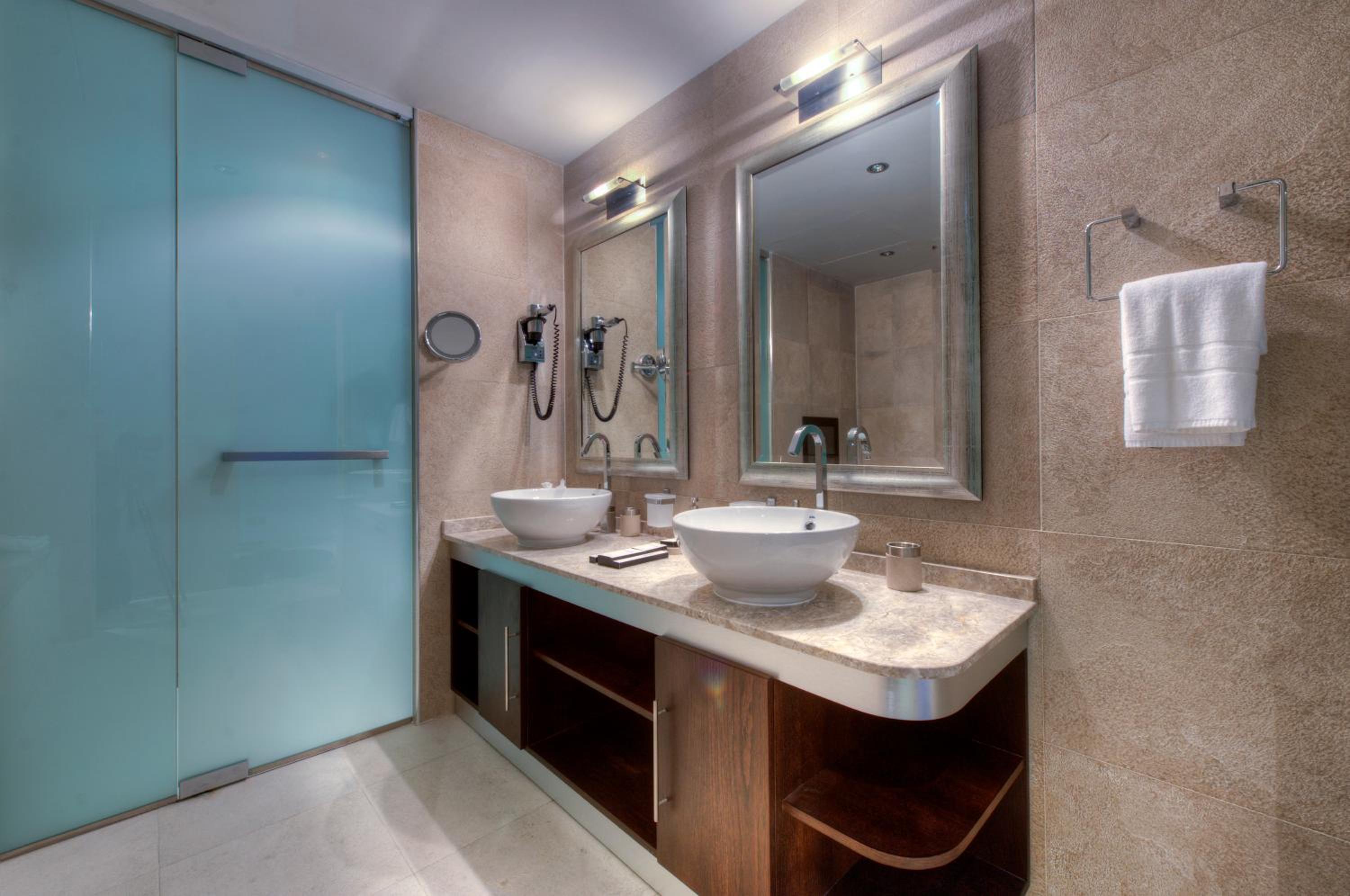 Four-Bedroom Penthouse Suite - Photo 17