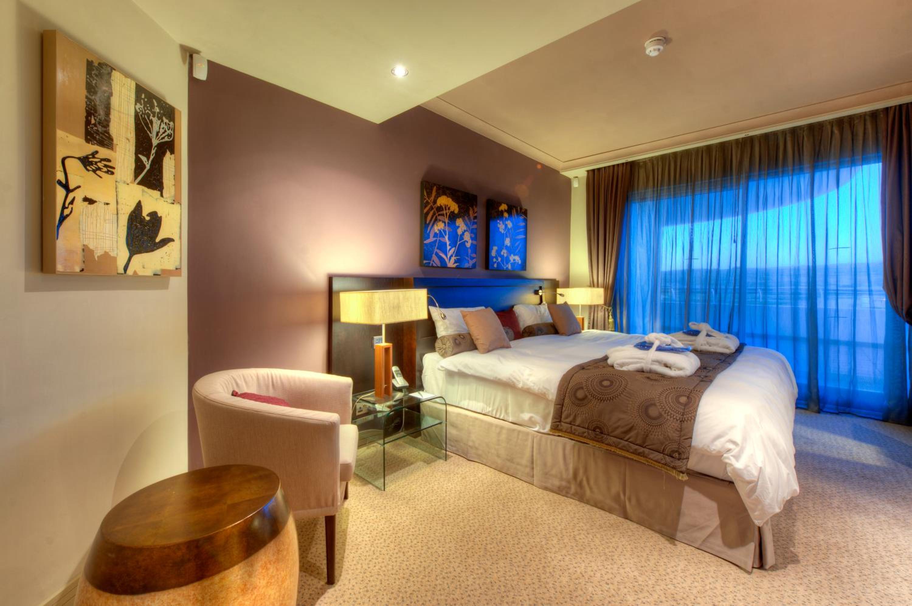 Four-Bedroom Penthouse Suite - Photo 18