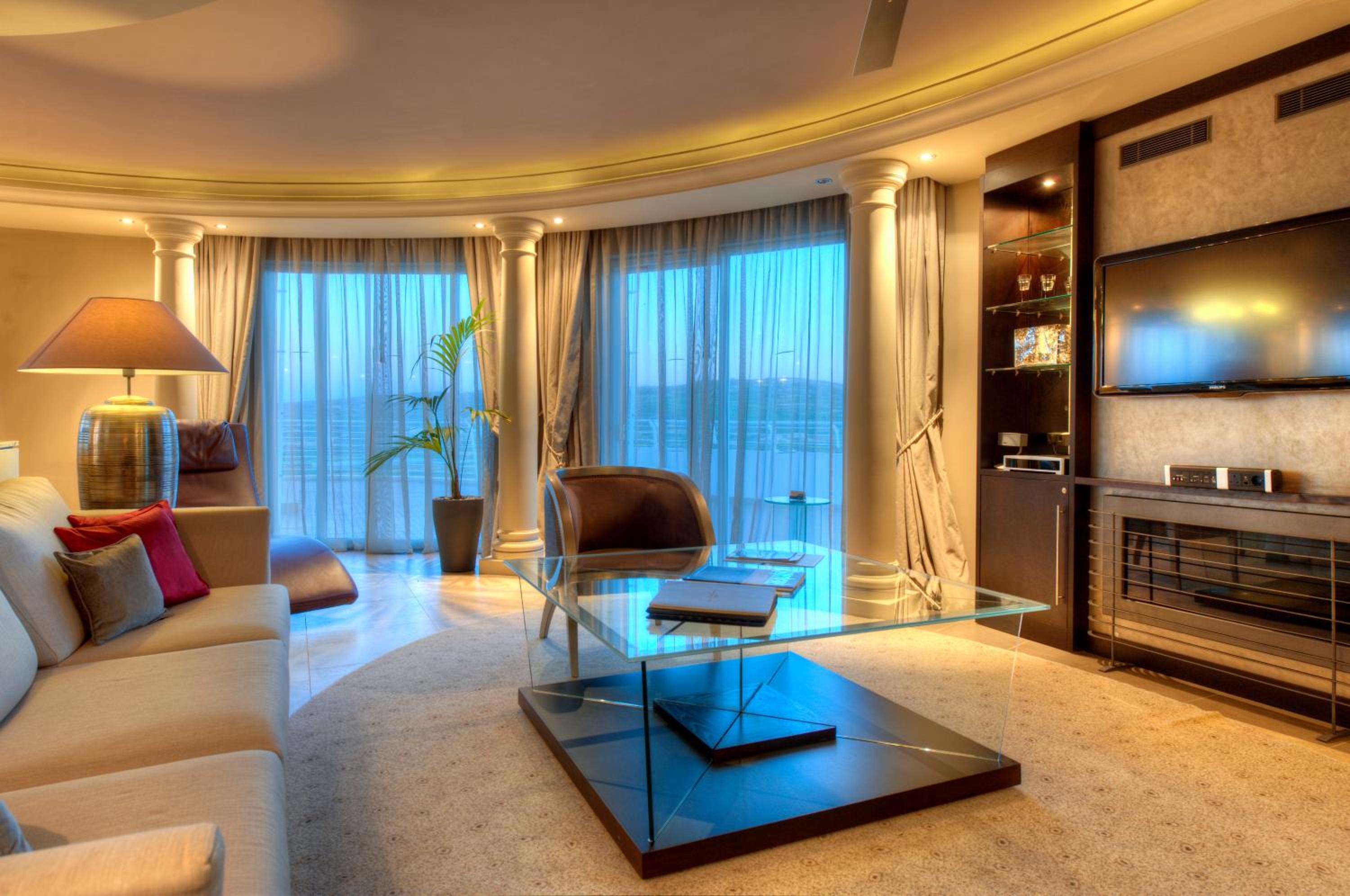 Four-Bedroom Penthouse Suite - Photo 1