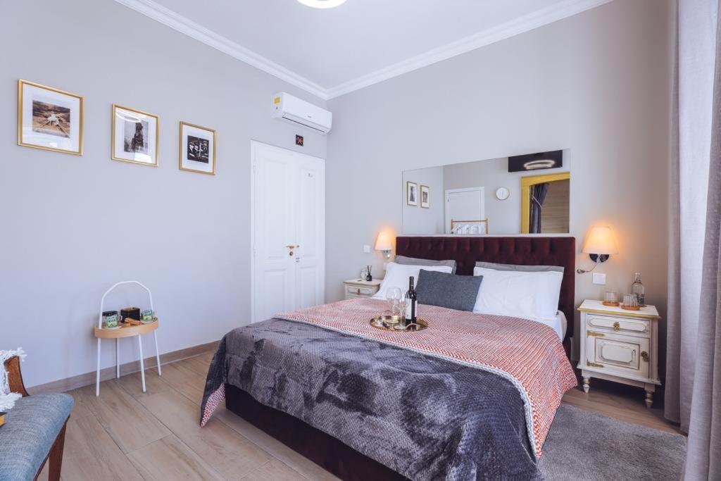 Queen Room with Balcony - Photo 26