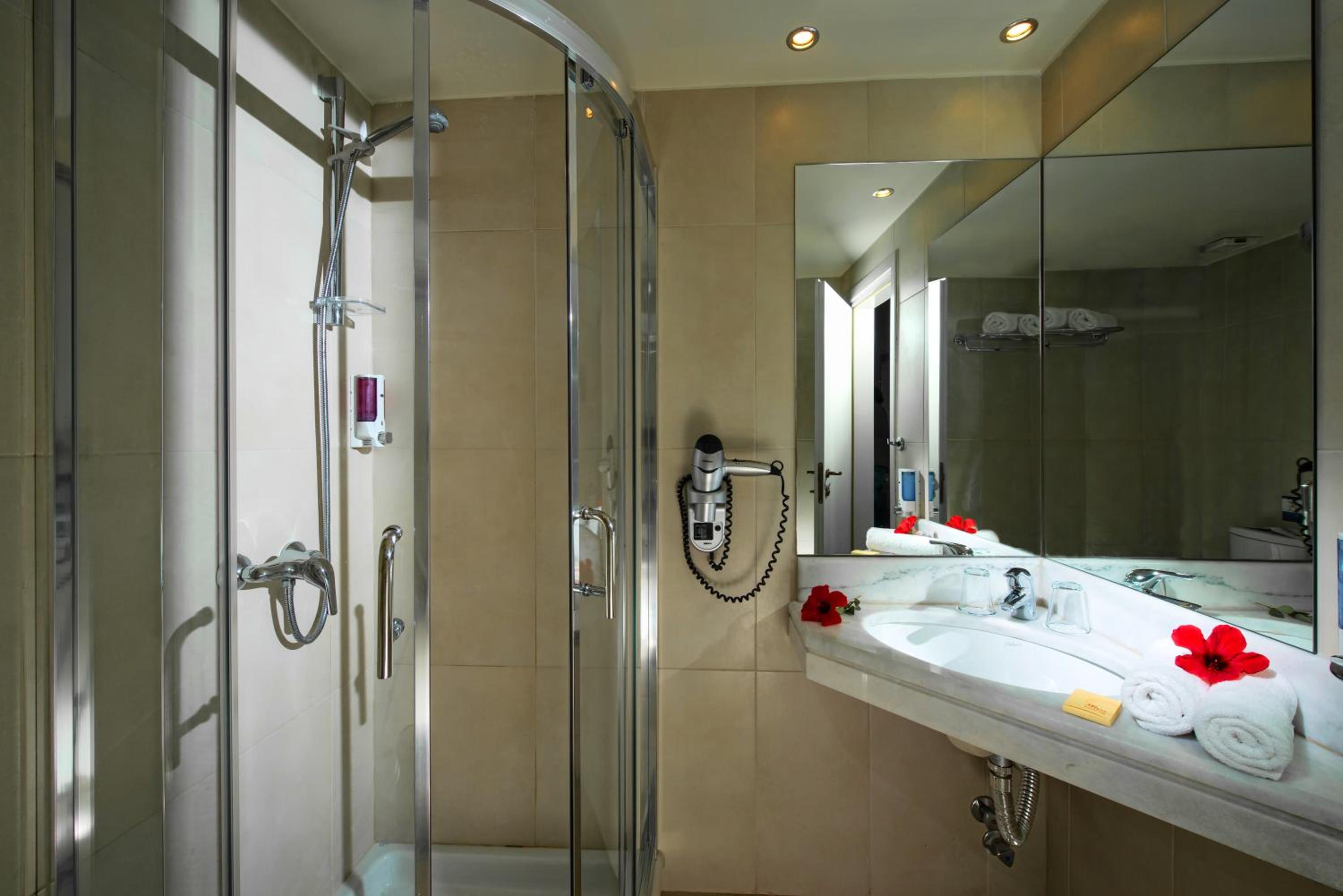 Double or Twin Room with Garden View - Photo 5