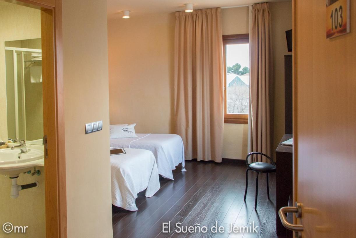 Double or Twin Room photo 2