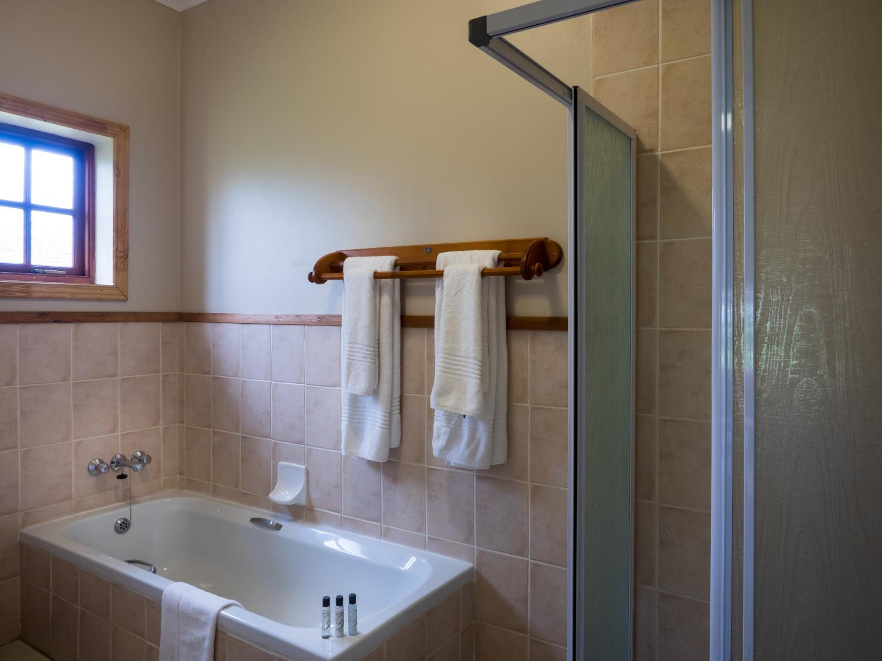 Twin Room with Private Bathroom photo 3