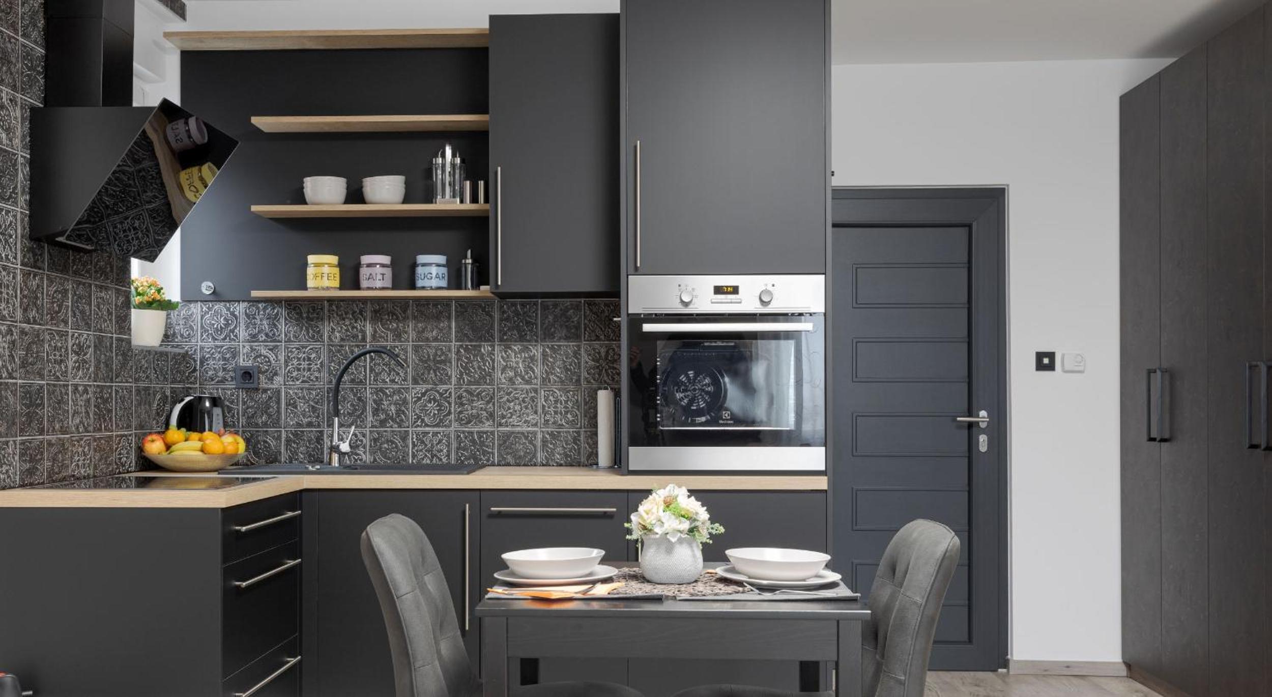 One-Bedroom Apartment - Photo 6