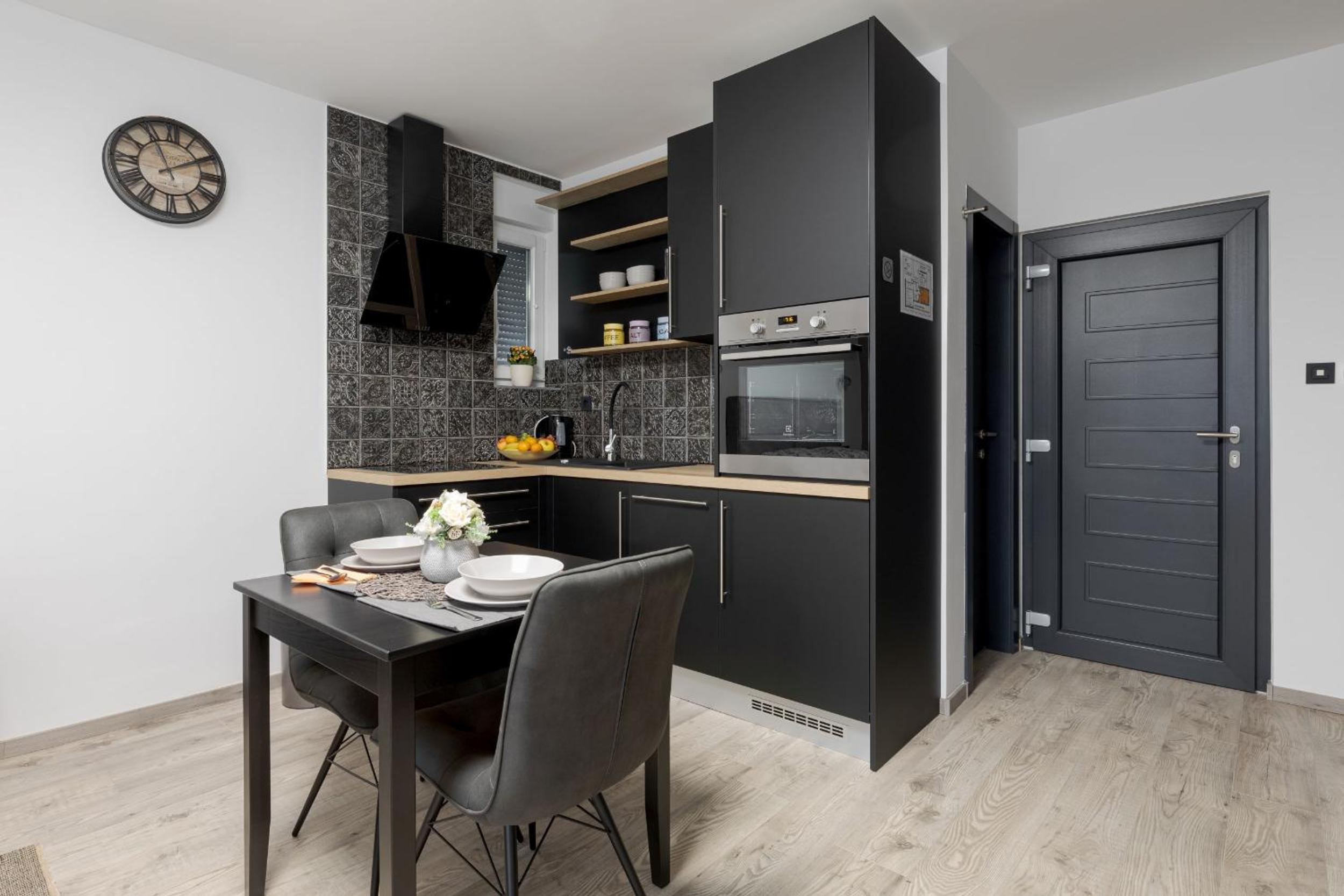 One-Bedroom Apartment - Photo 20