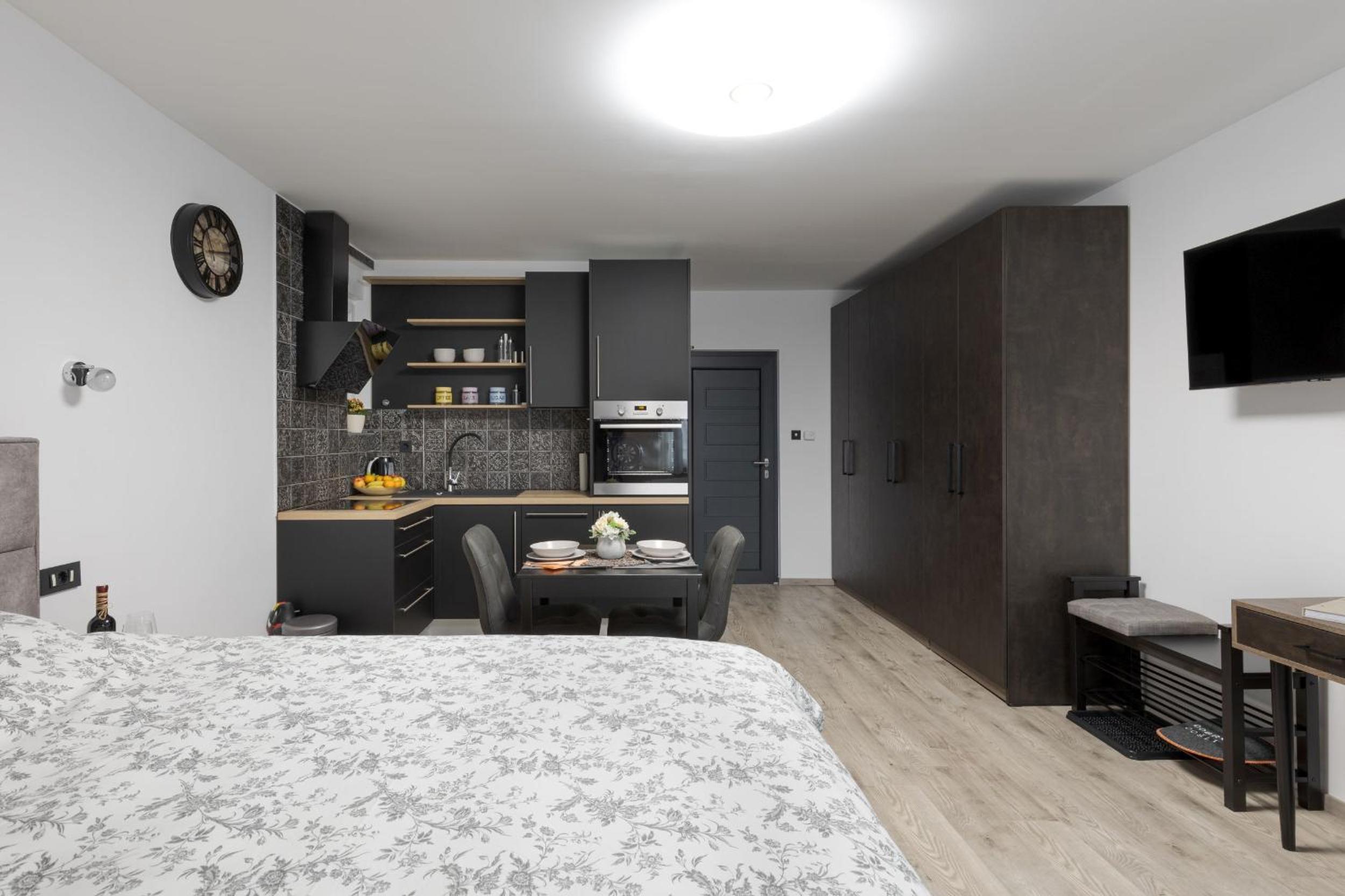 One-Bedroom Apartment - Photo 29