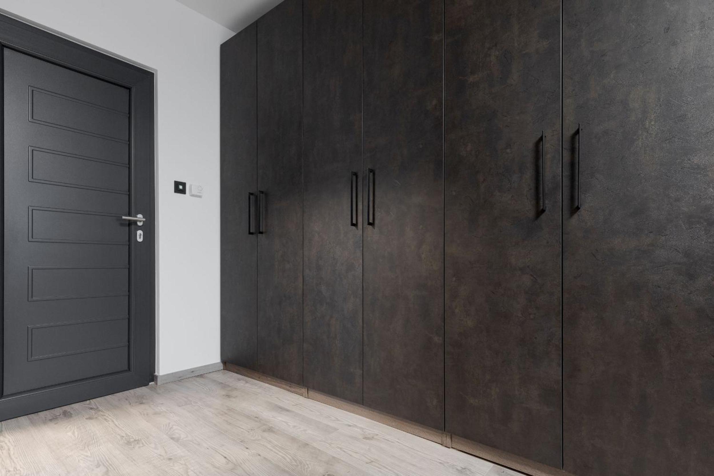 One-Bedroom Apartment - Photo 3