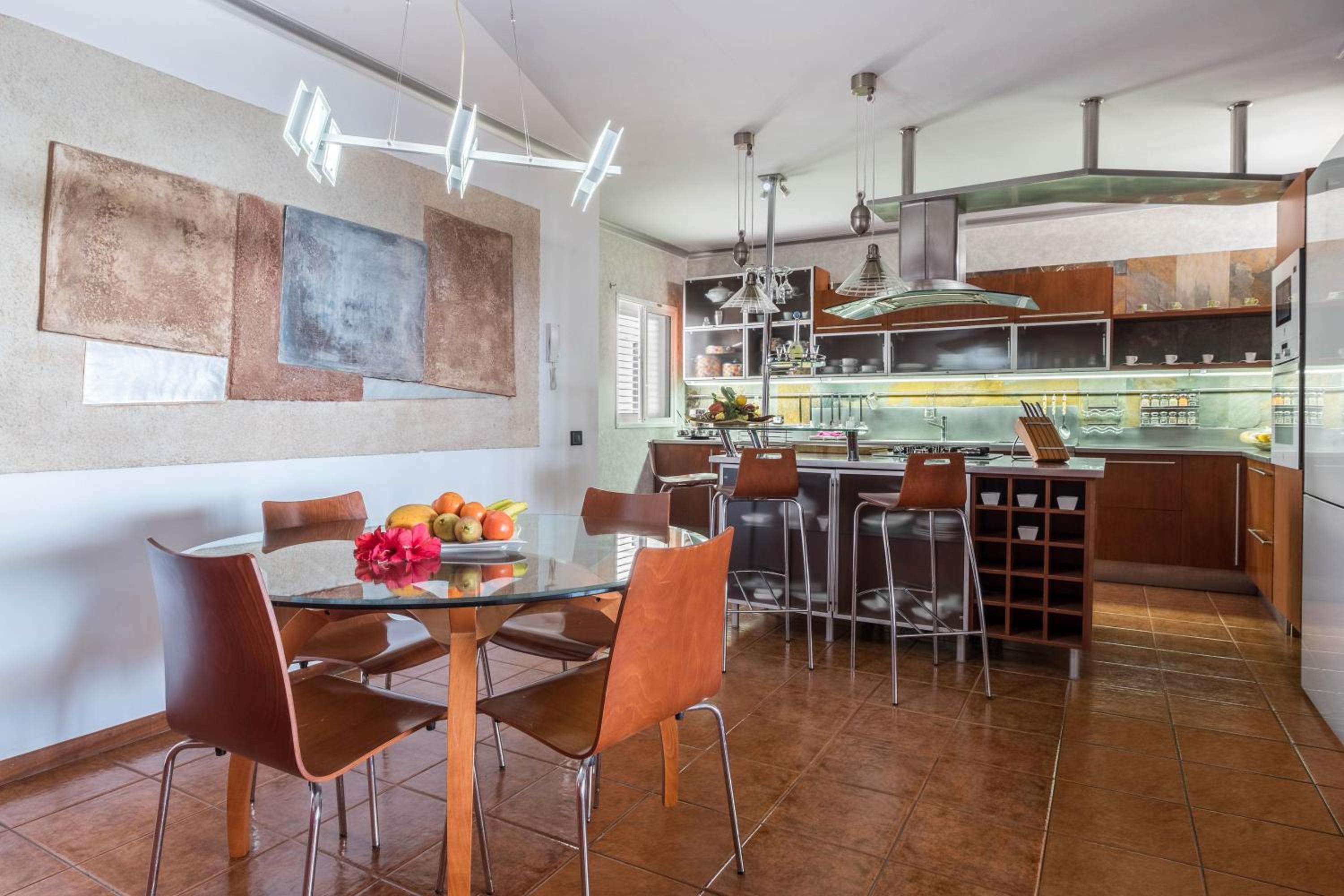 Two-Bedroom Deluxe Apartment with Ocean View