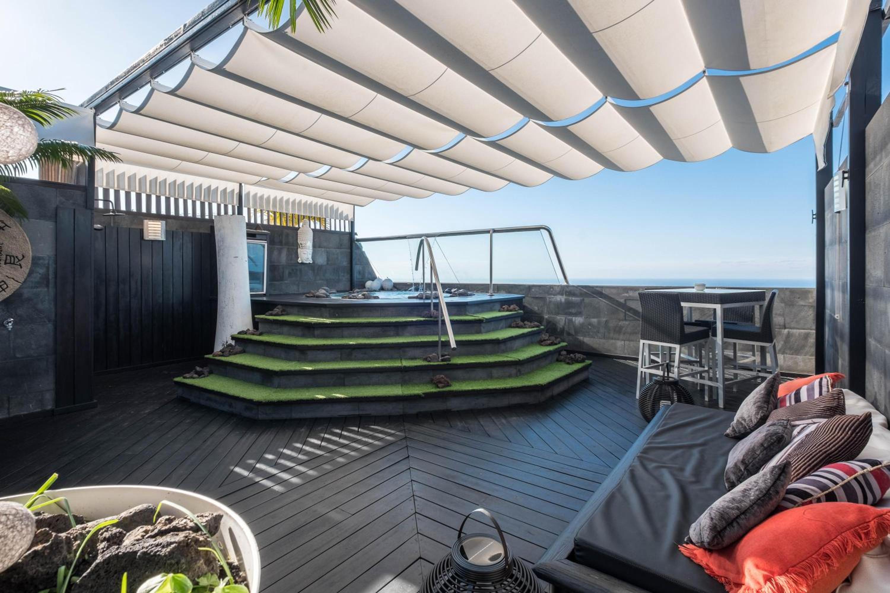 Two-Bedroom Deluxe Apartment with Ocean View