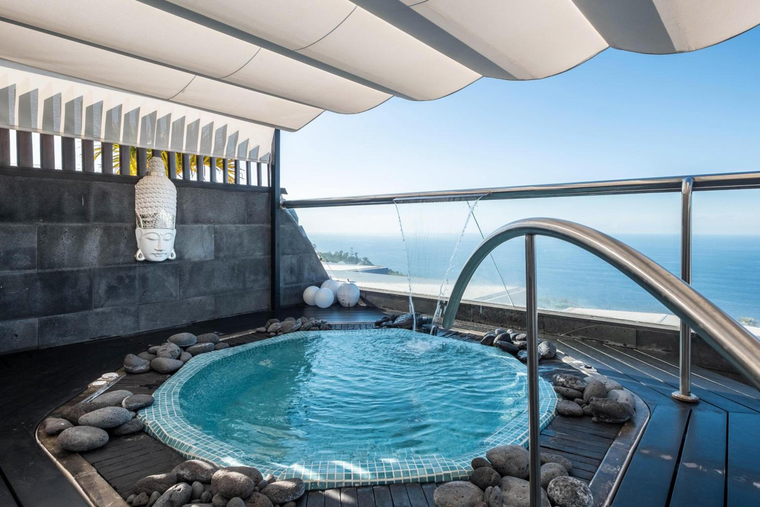 Two-Bedroom Deluxe Apartment with Ocean View