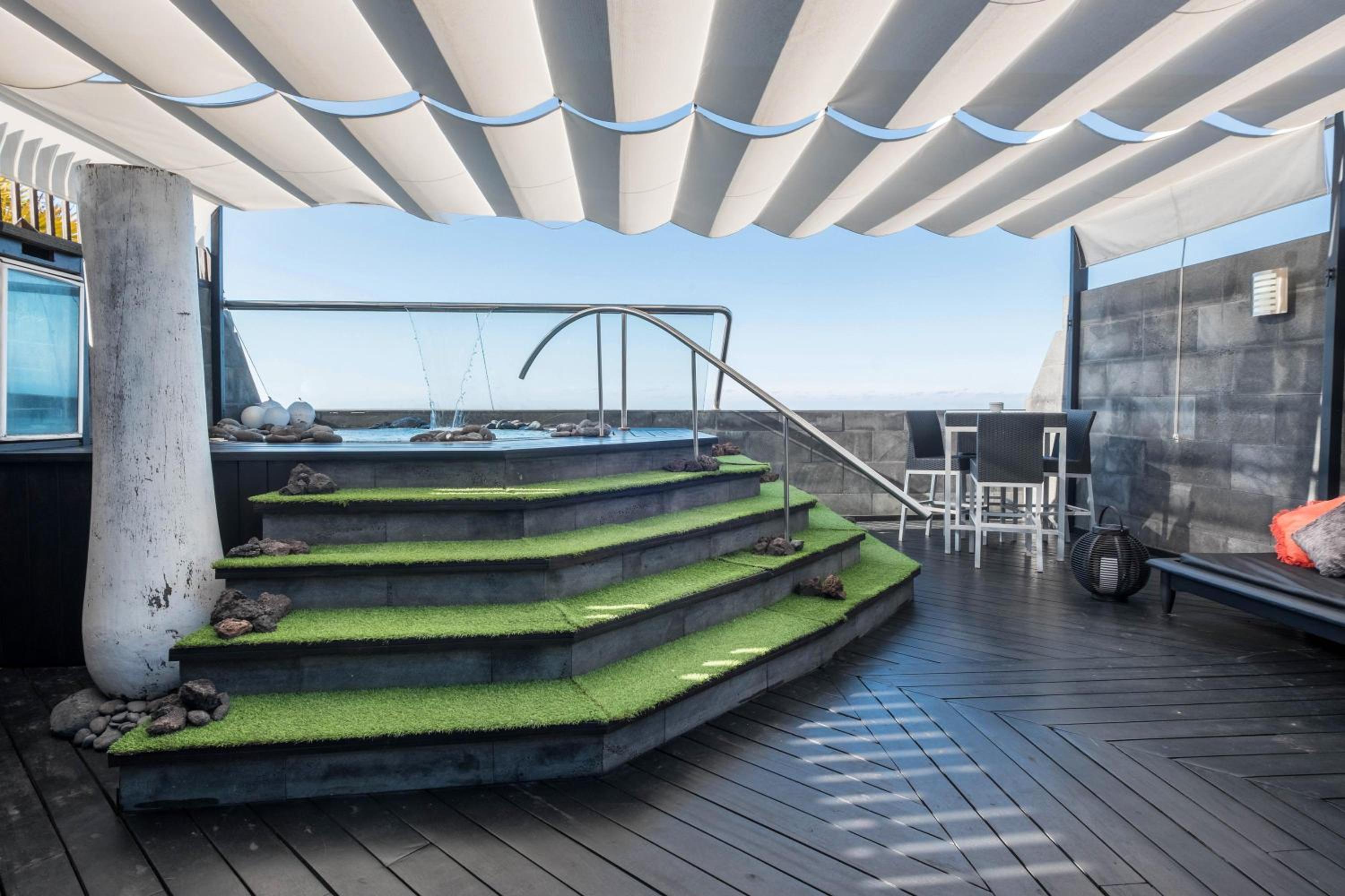 Two-Bedroom Deluxe Apartment with Ocean View