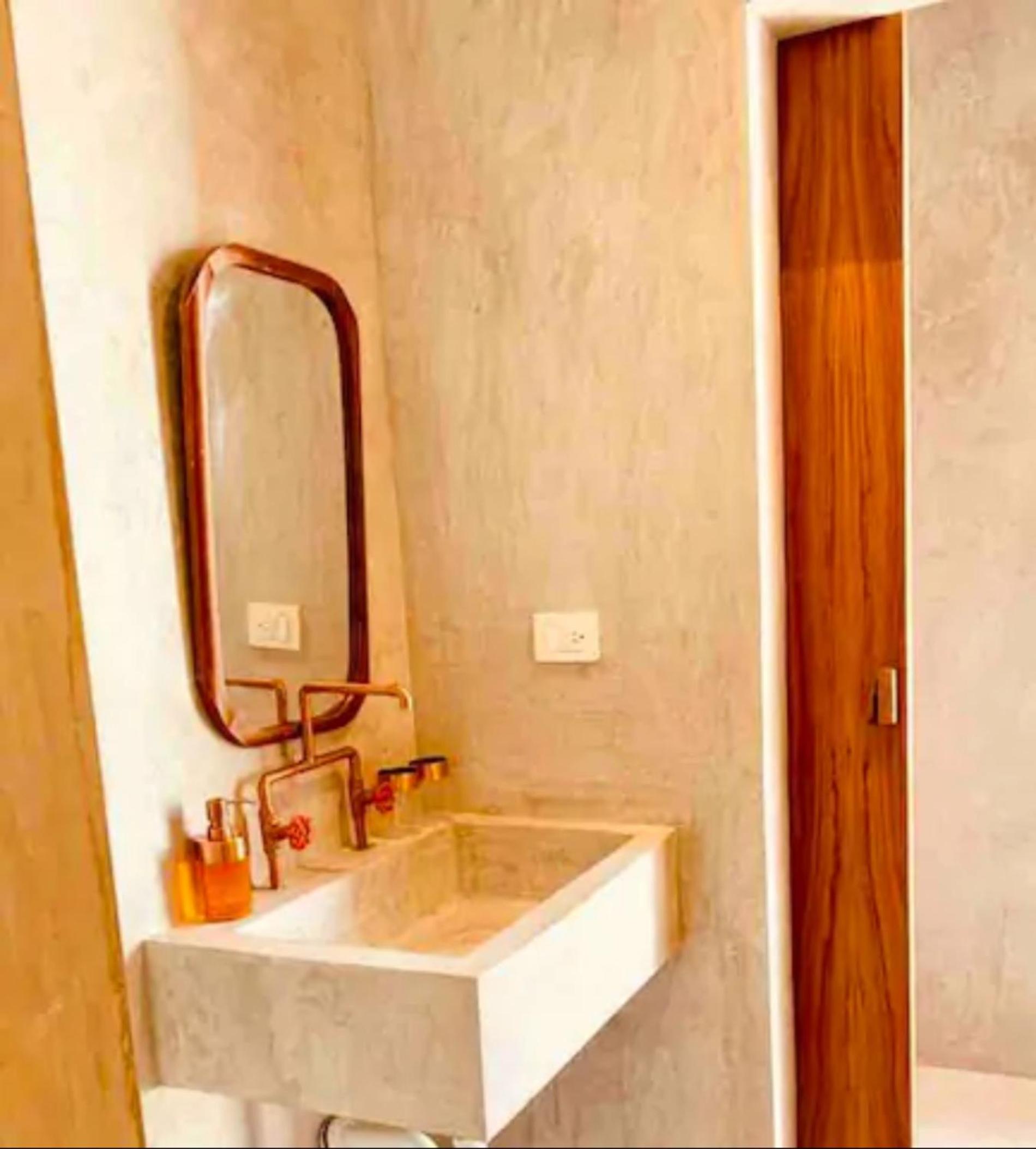 One-Bedroom Deluxe Apartment with Balcony - Photo 15