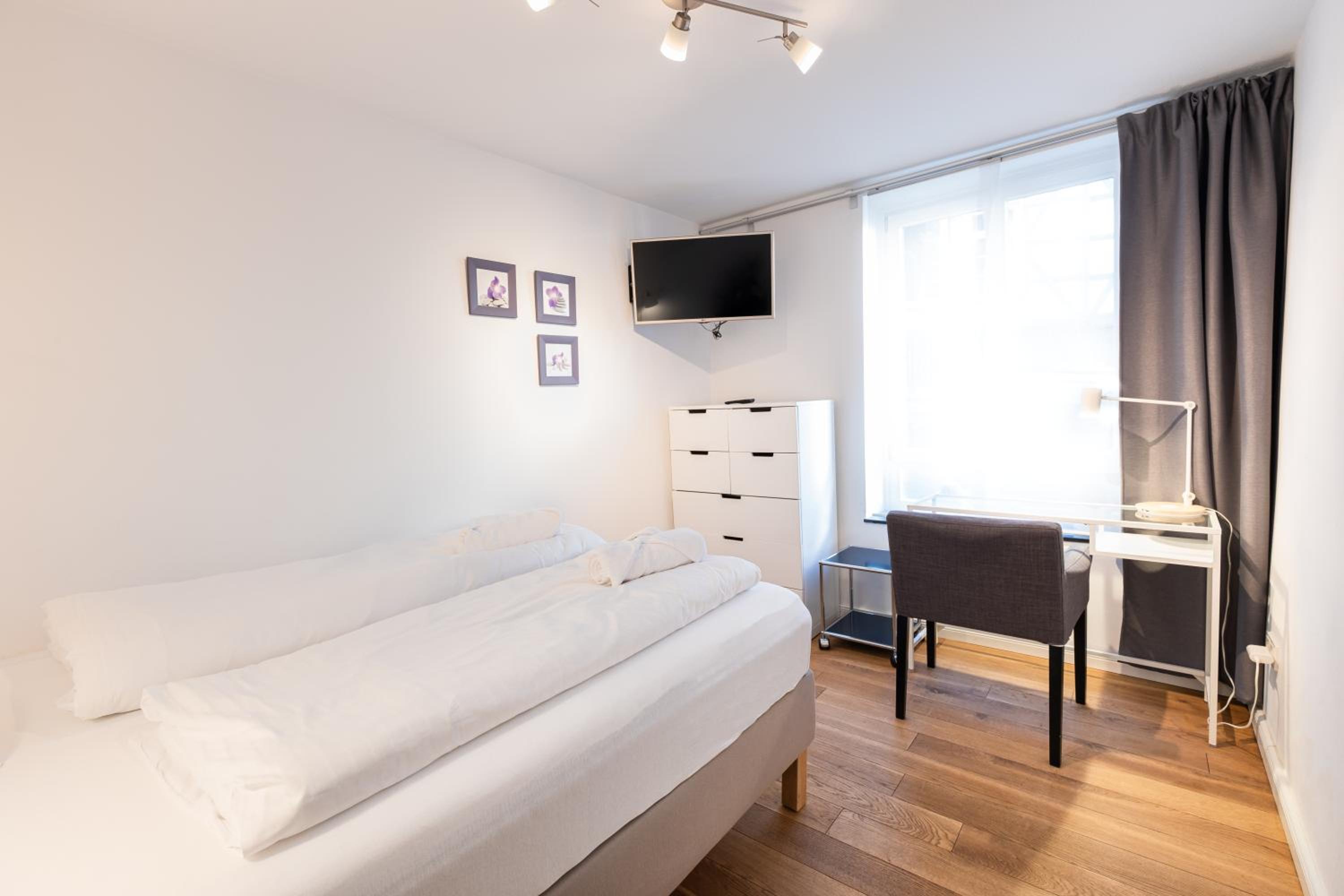 One-Bedroom Apartment - Annex photo 1
