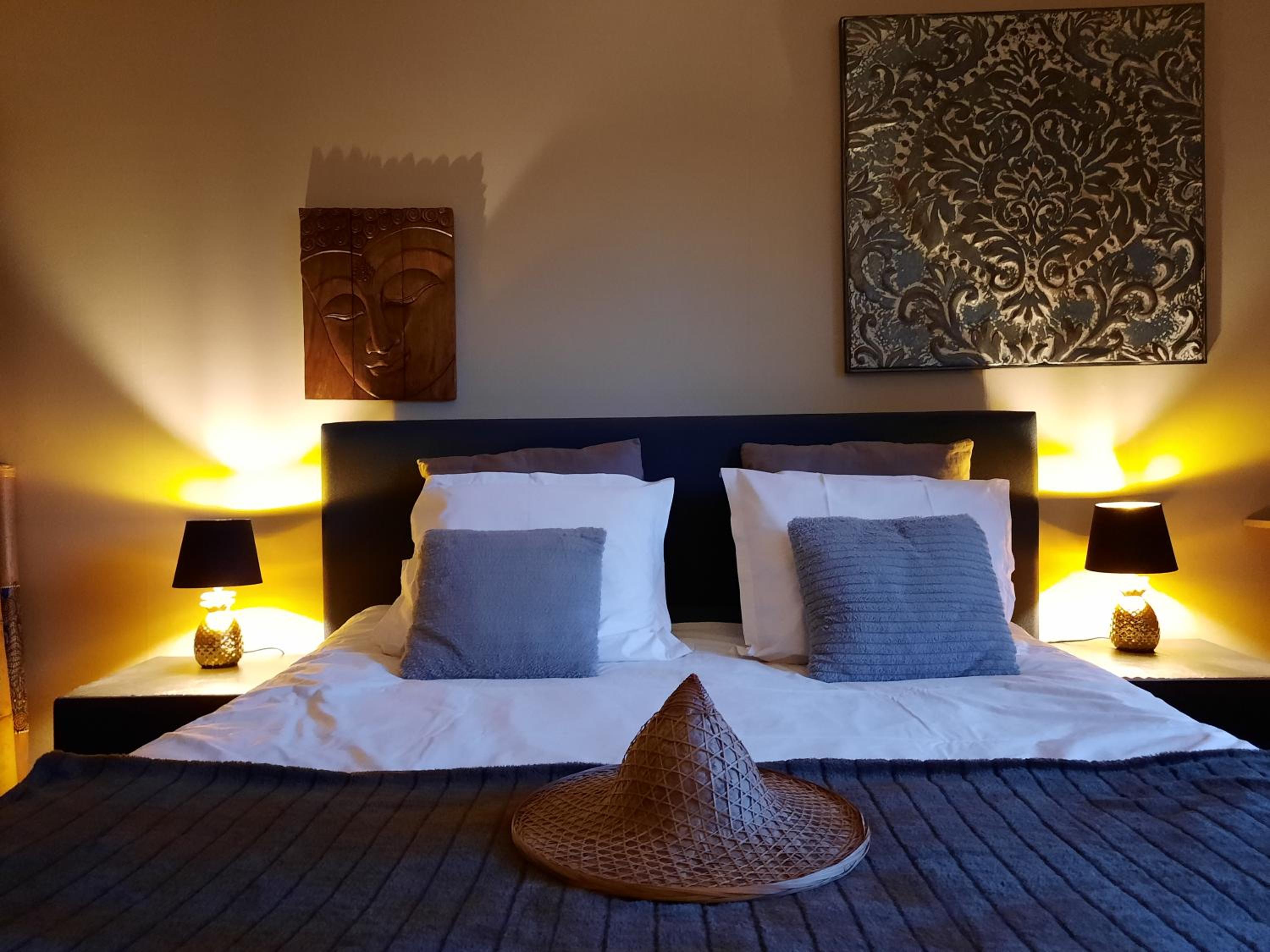 Queen Room photo 1