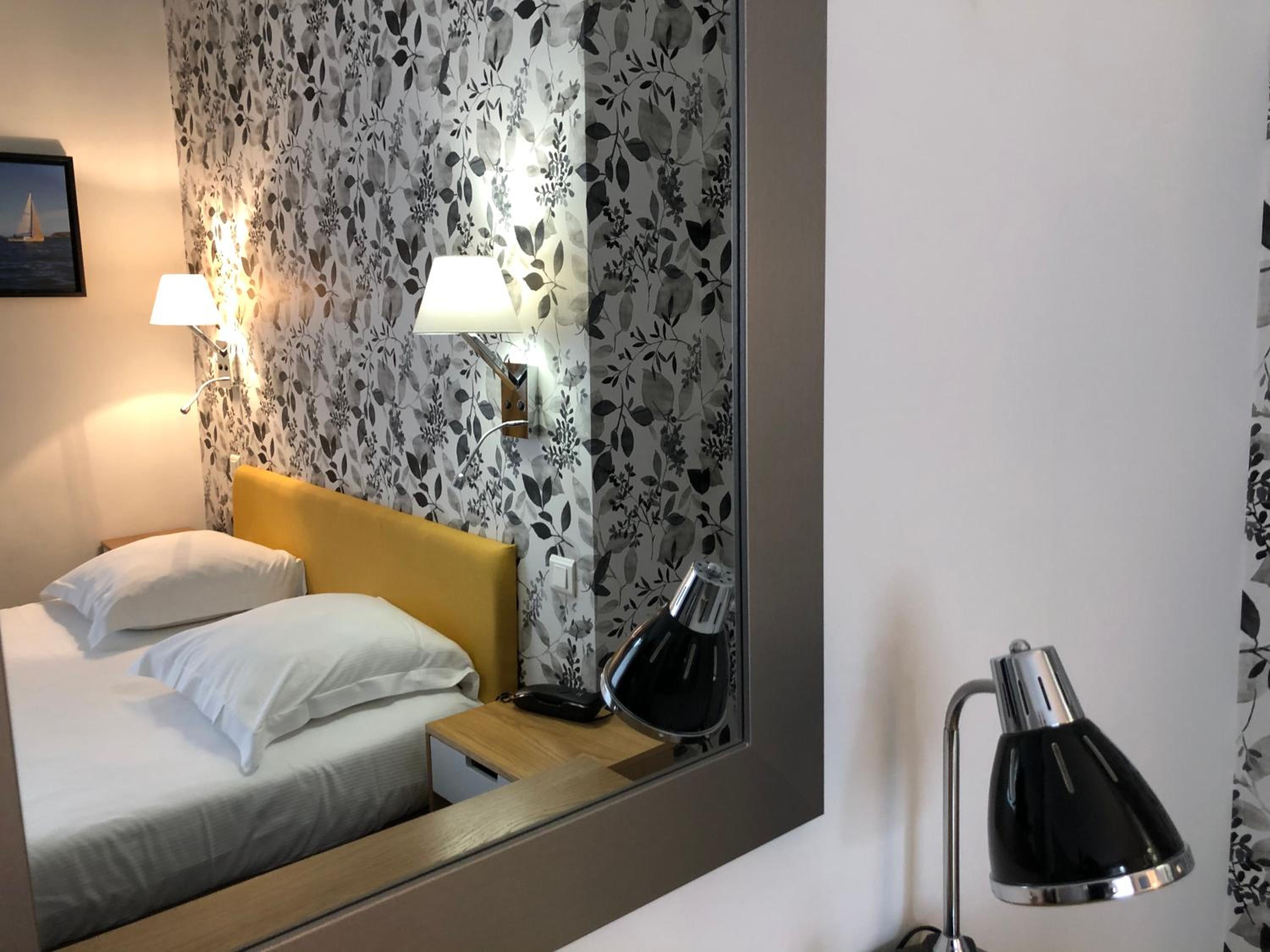 Standard Double Room - Photo 5