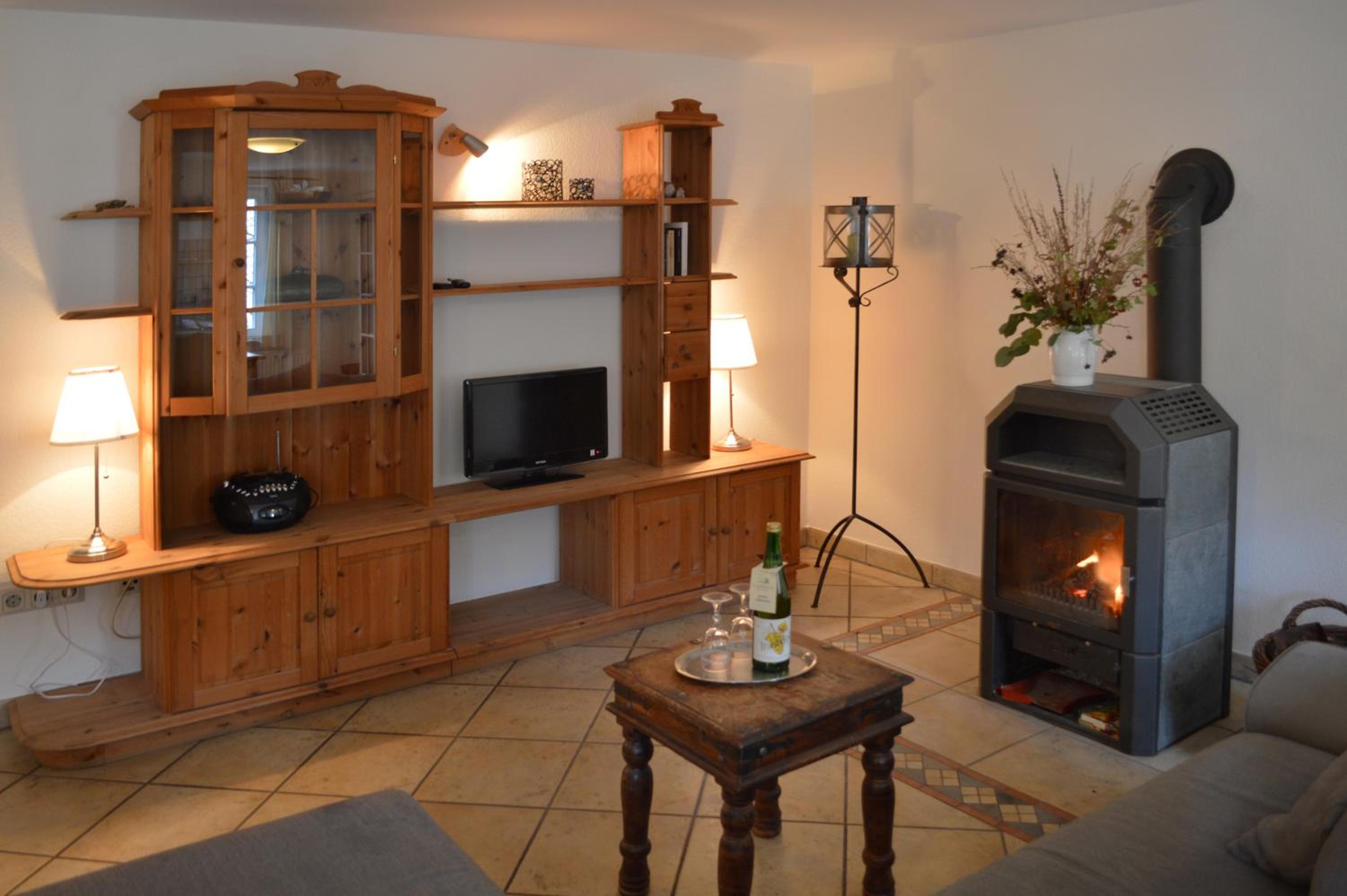 Apartment with Balcony - Photo 2