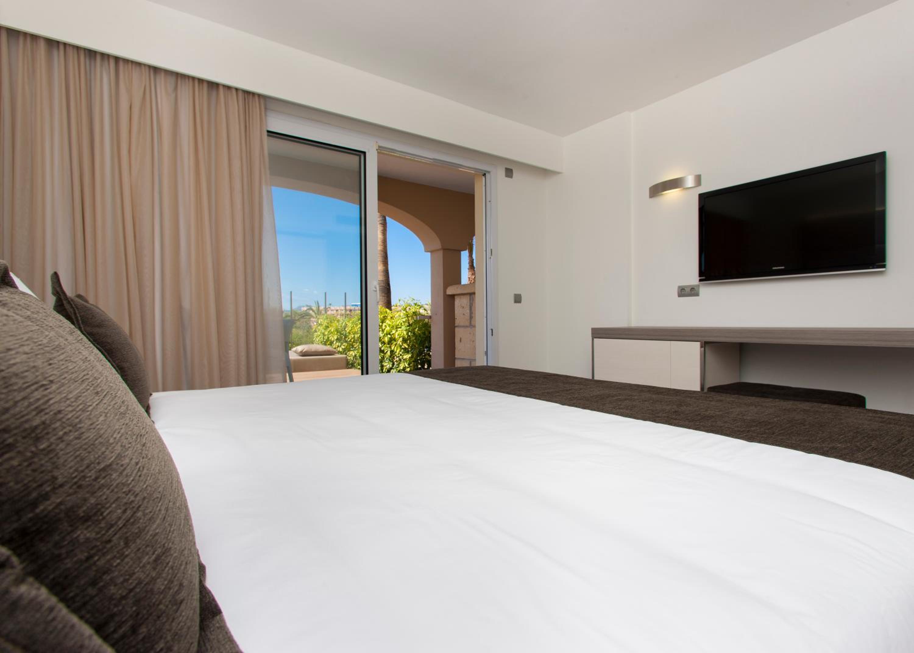Family Suite Superior with Pool Access