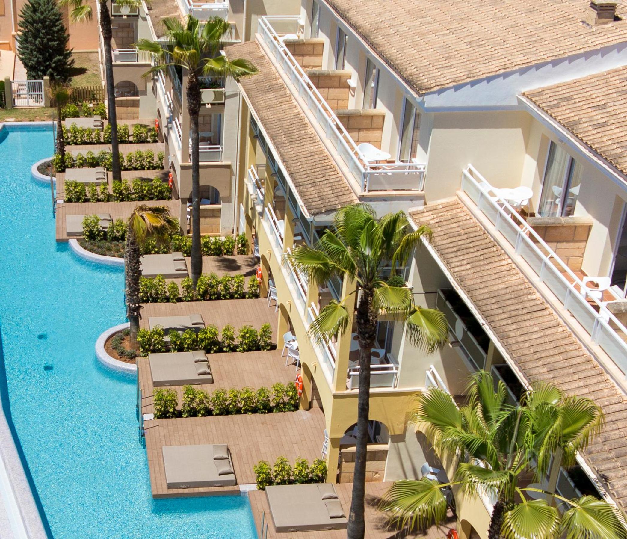 Family Suite Superior with Pool Access