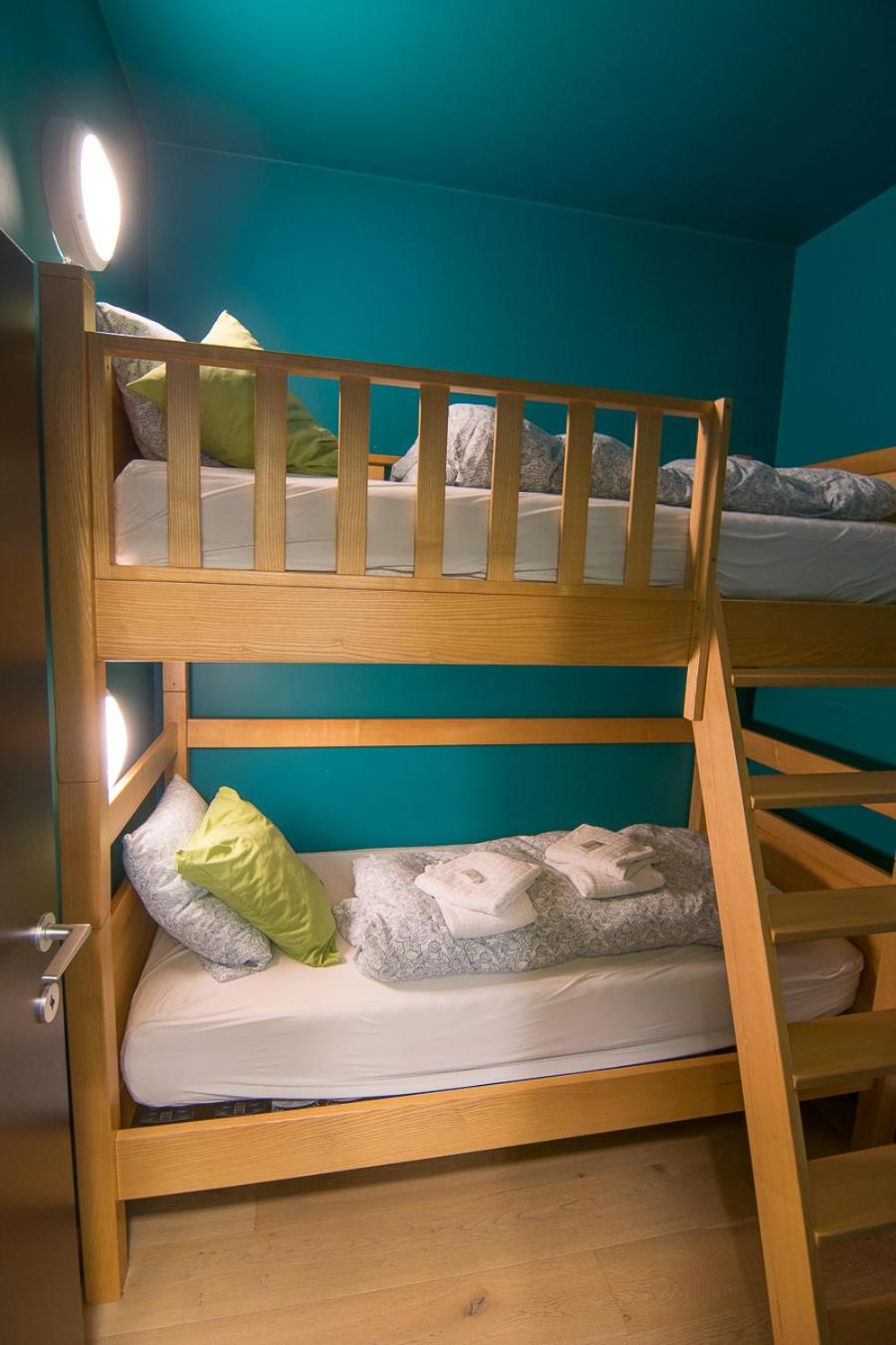 Five-Bedroom House photo 1