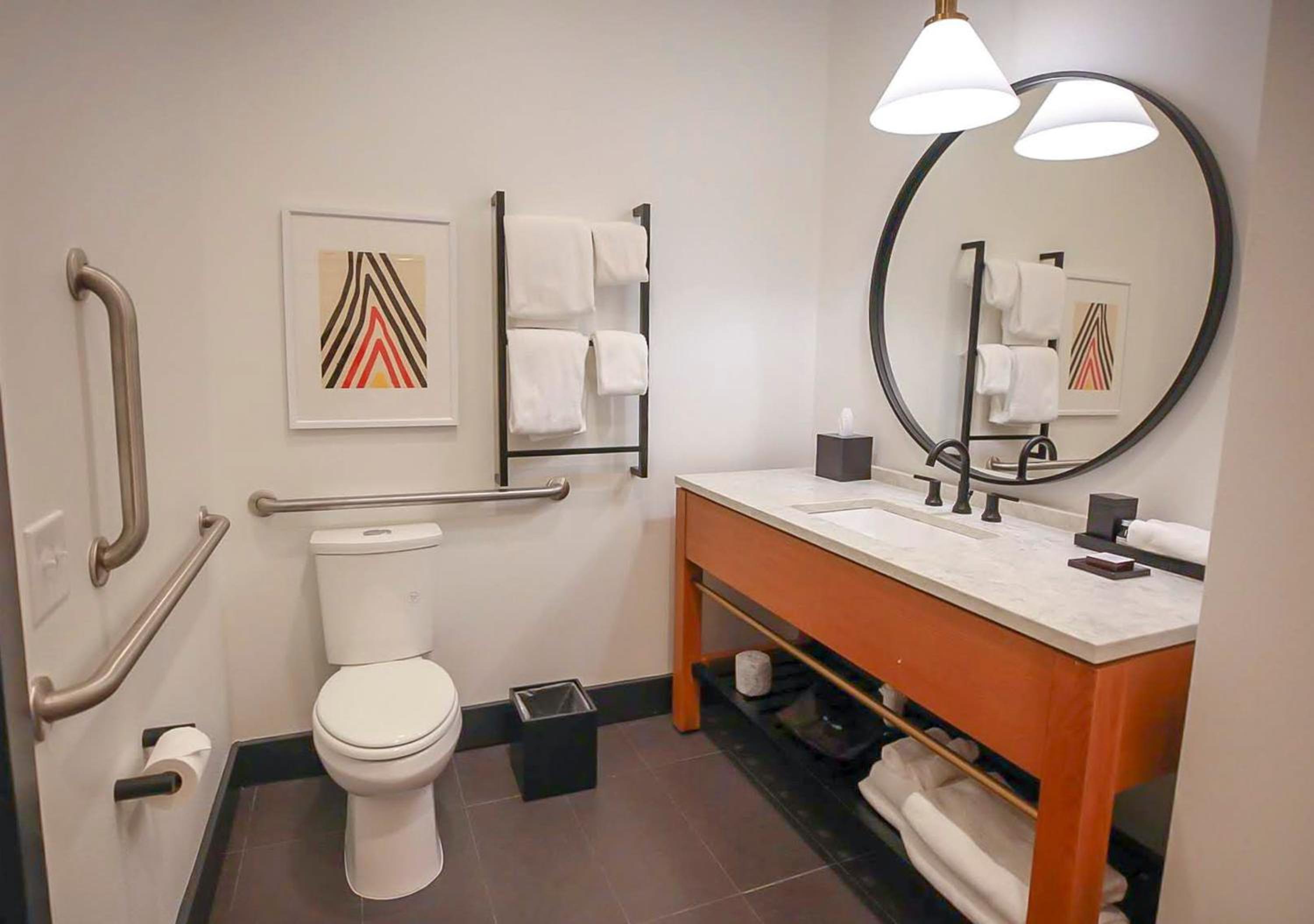 King Room - Mobility and Hearing Impaired Access/Non-Smoking - Photo 1