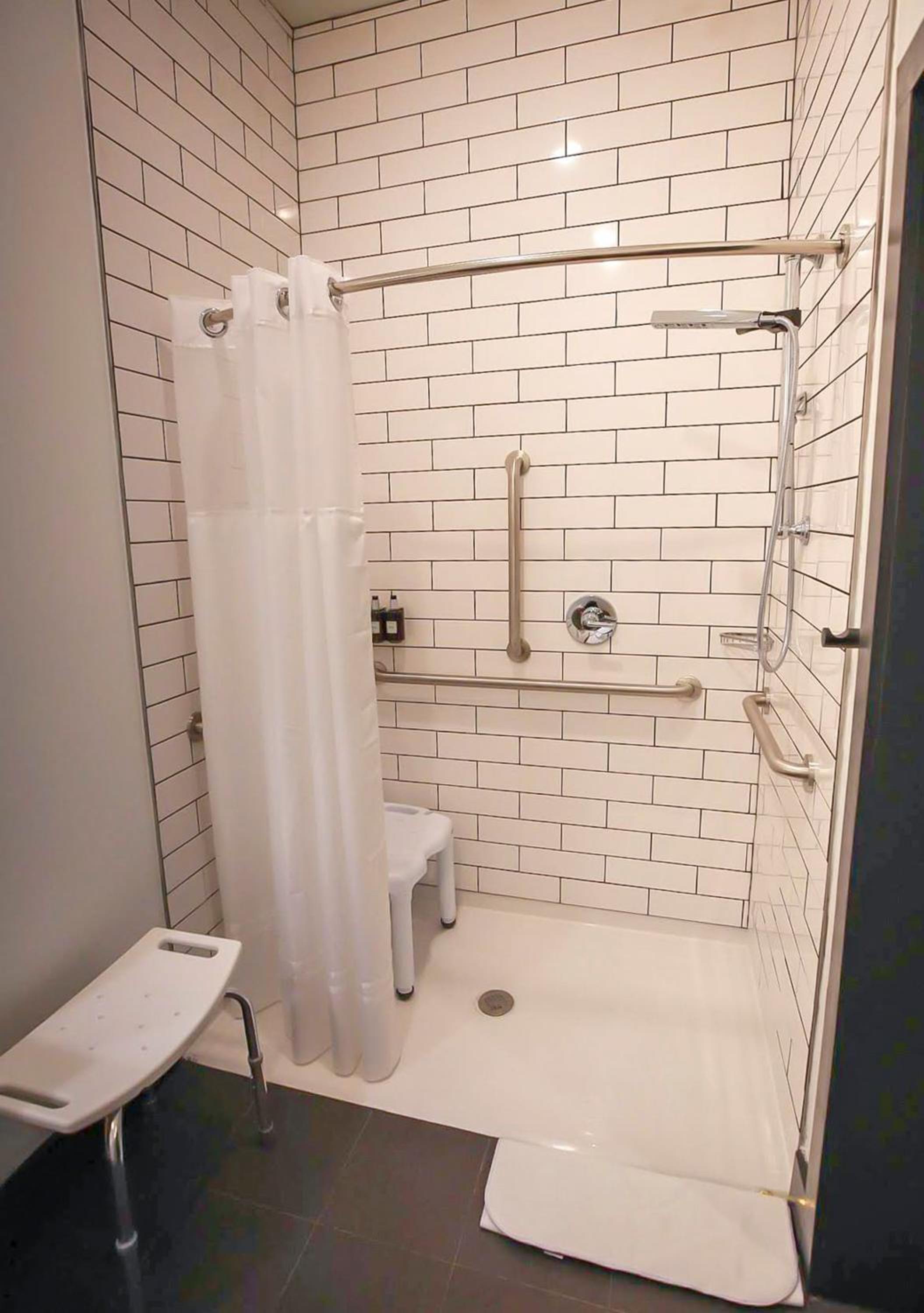 King Room - Mobility and Hearing Impaired Access/Non-Smoking - Photo 2