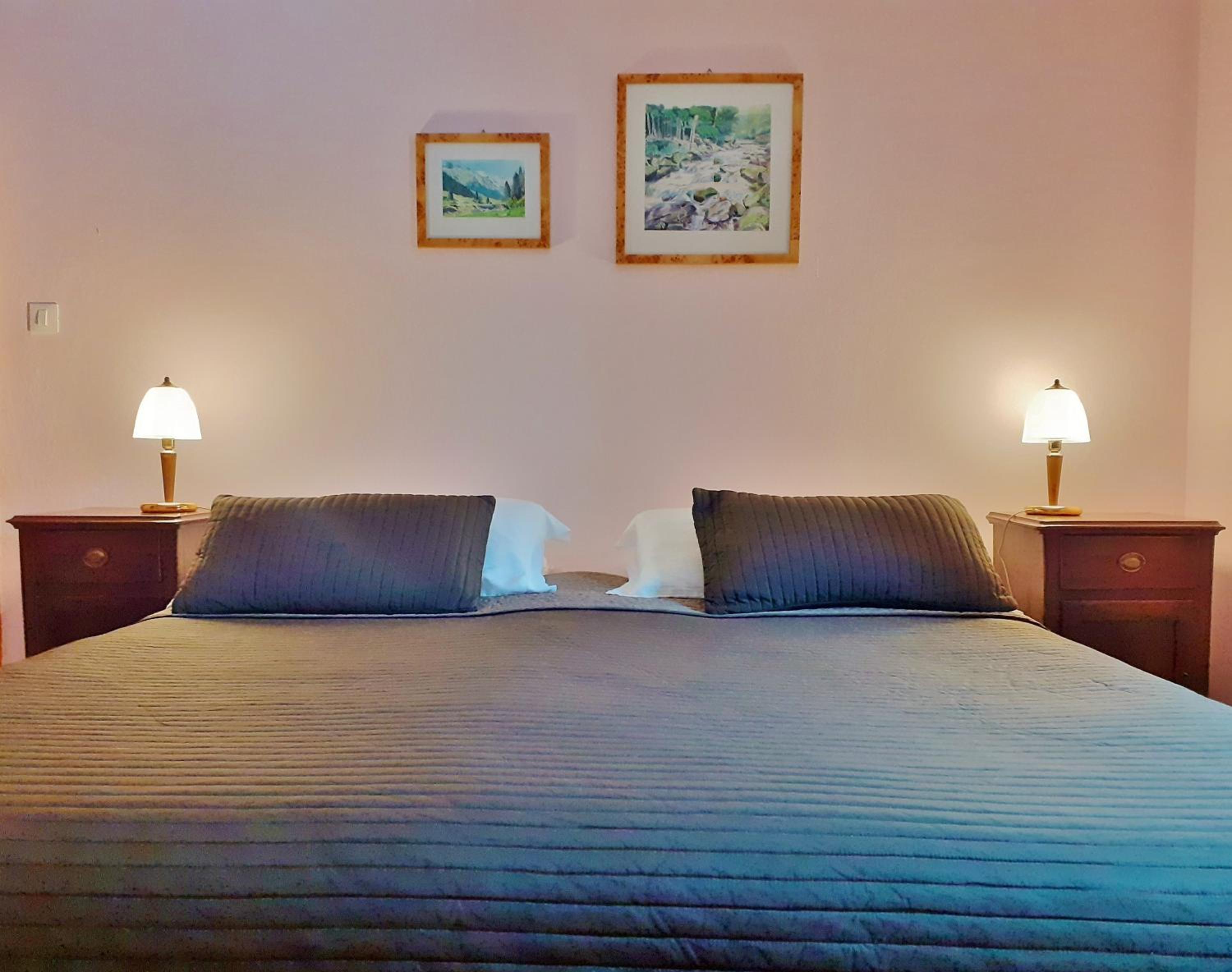 Basic Triple Room with Shared Bathroom photo 2