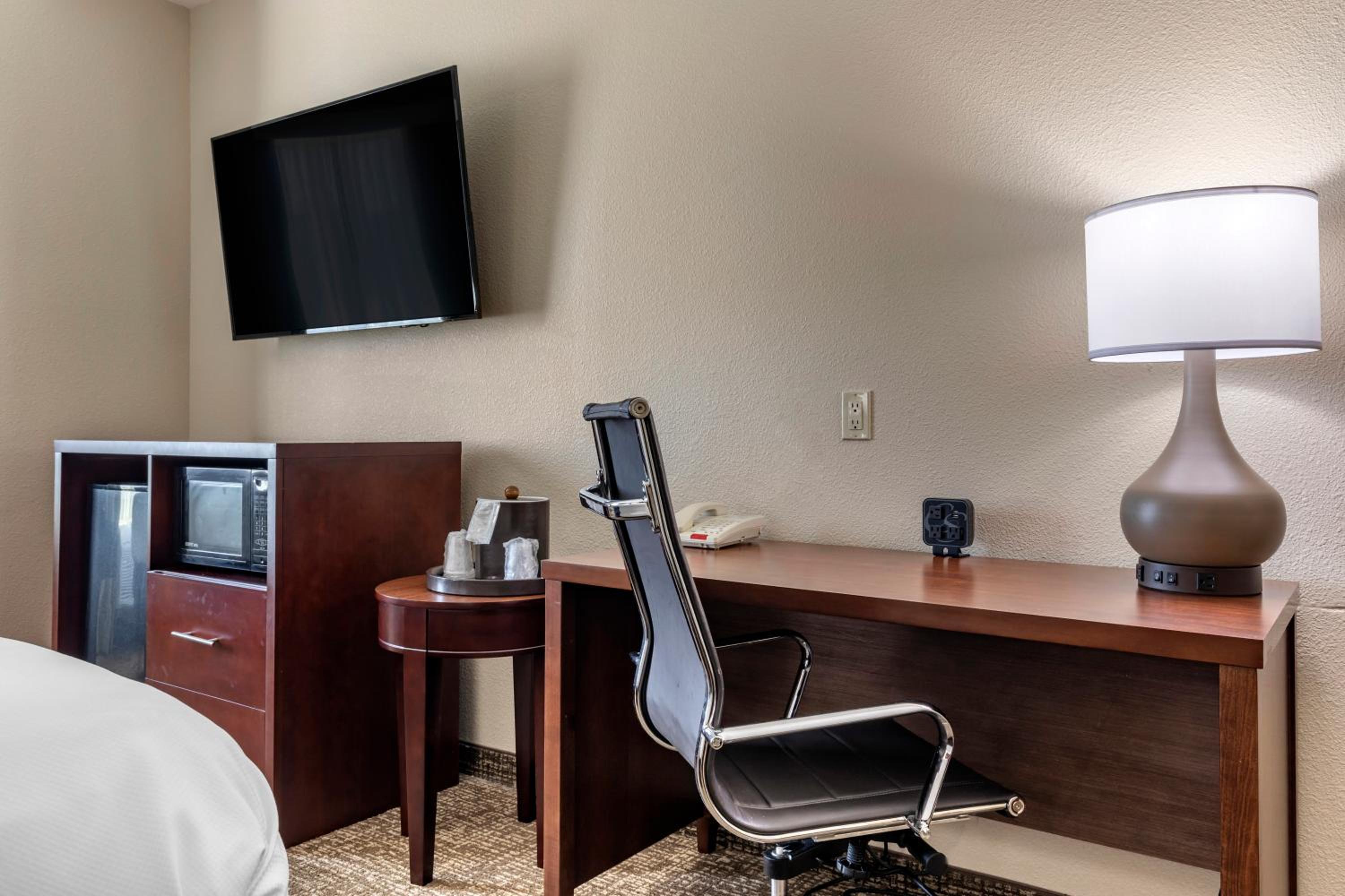 King Room - Non-Smoking photo 3